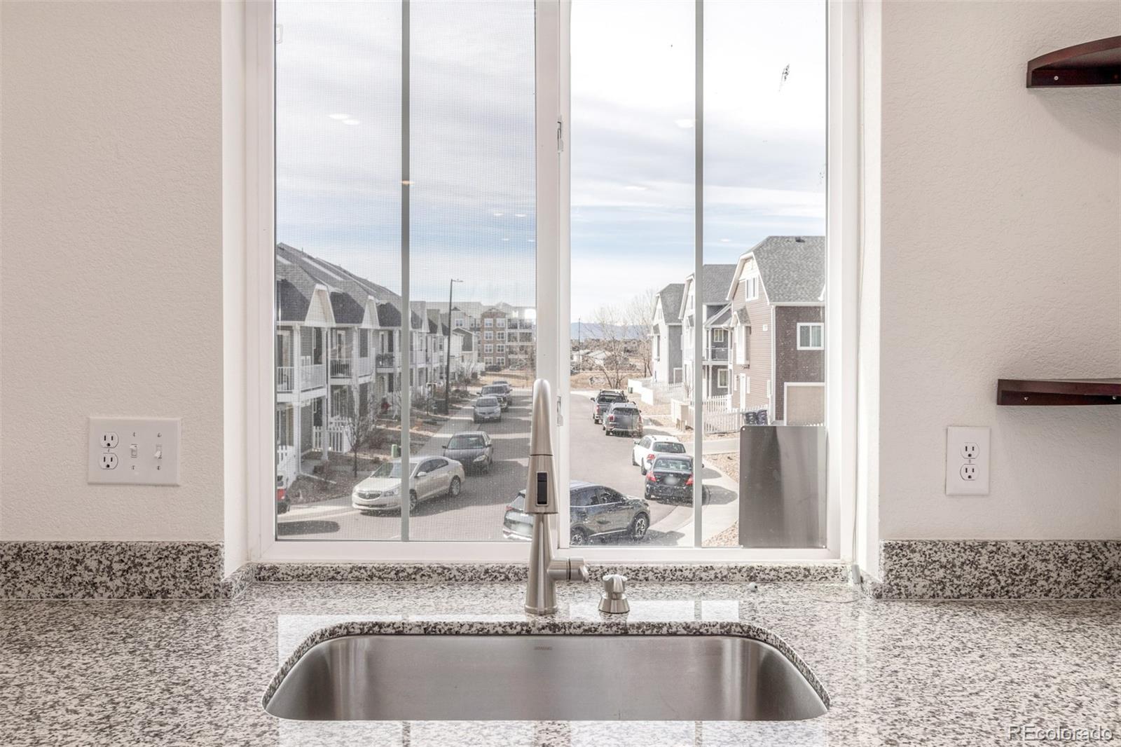 MLS Image #10 for 18667 e 54th place,denver, Colorado
