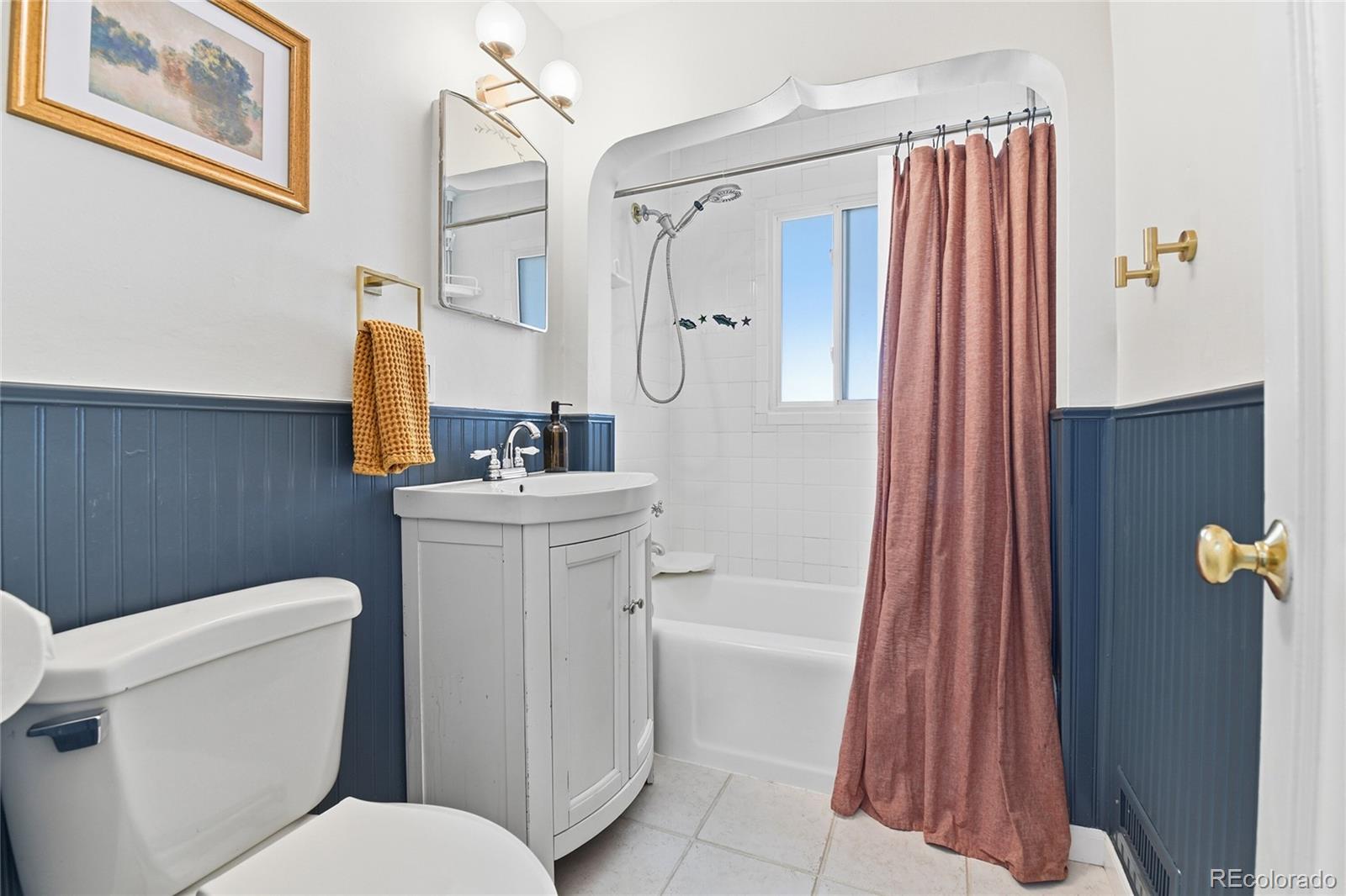 MLS Image #11 for 955 s dale court,denver, Colorado