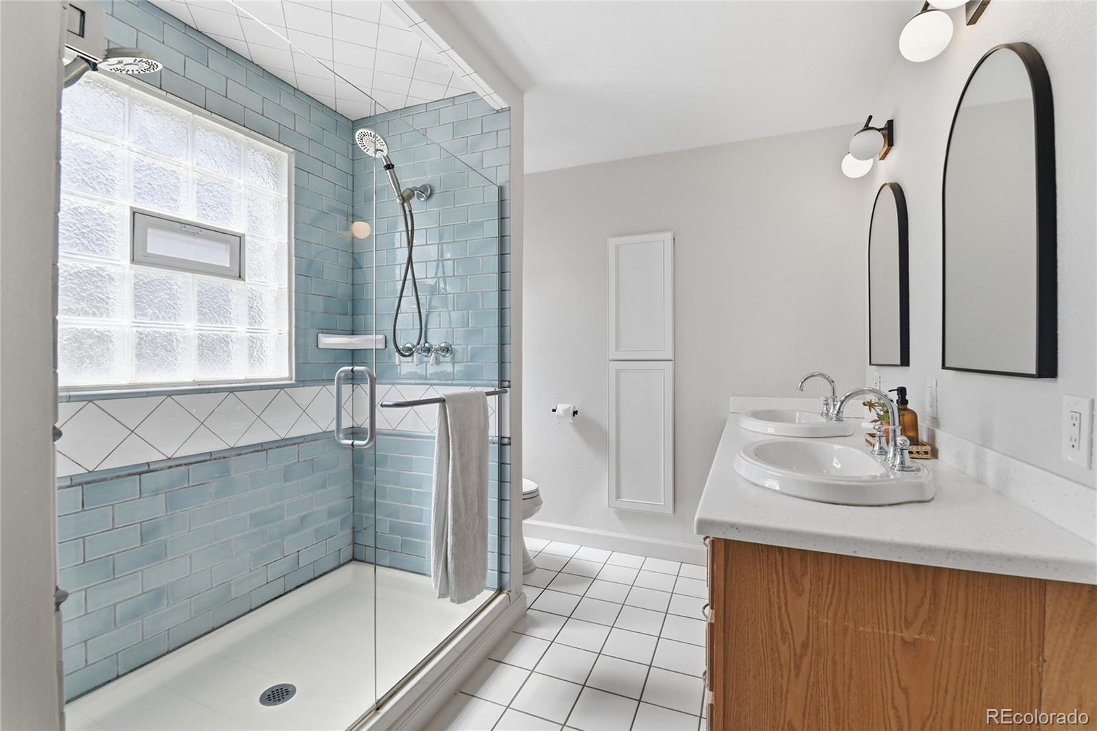 MLS Image #9 for 955 s dale court,denver, Colorado
