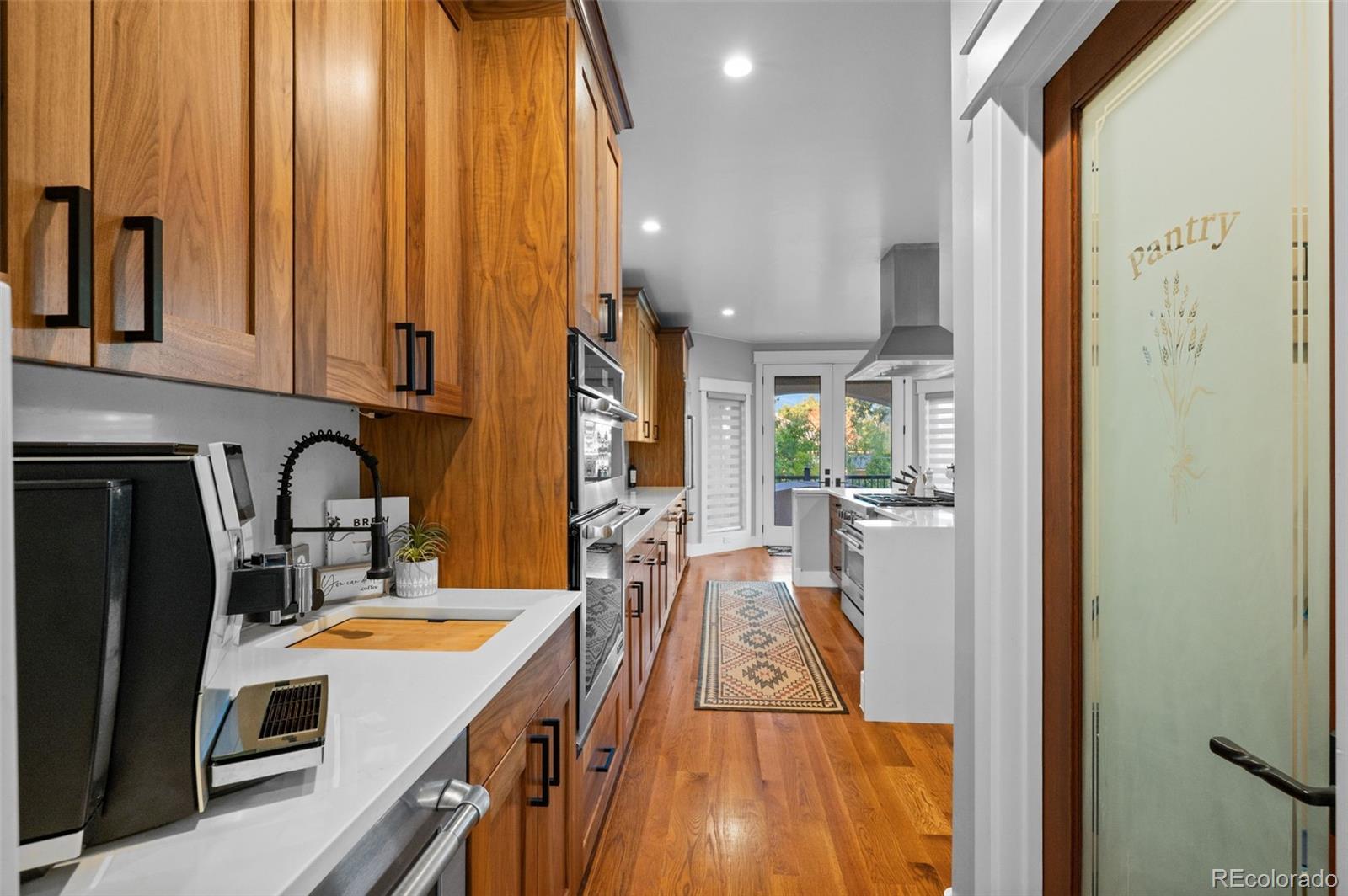MLS Image #10 for 946 s fulton street,denver, Colorado