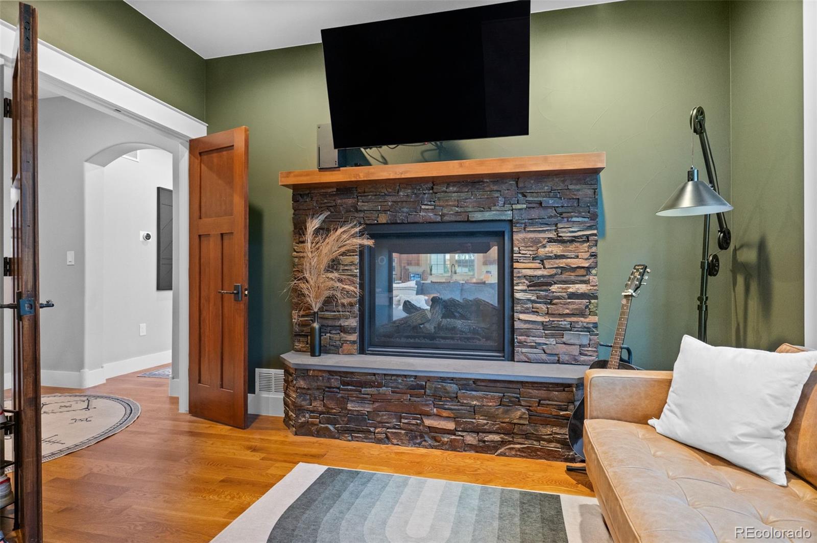 MLS Image #16 for 946 s fulton street,denver, Colorado