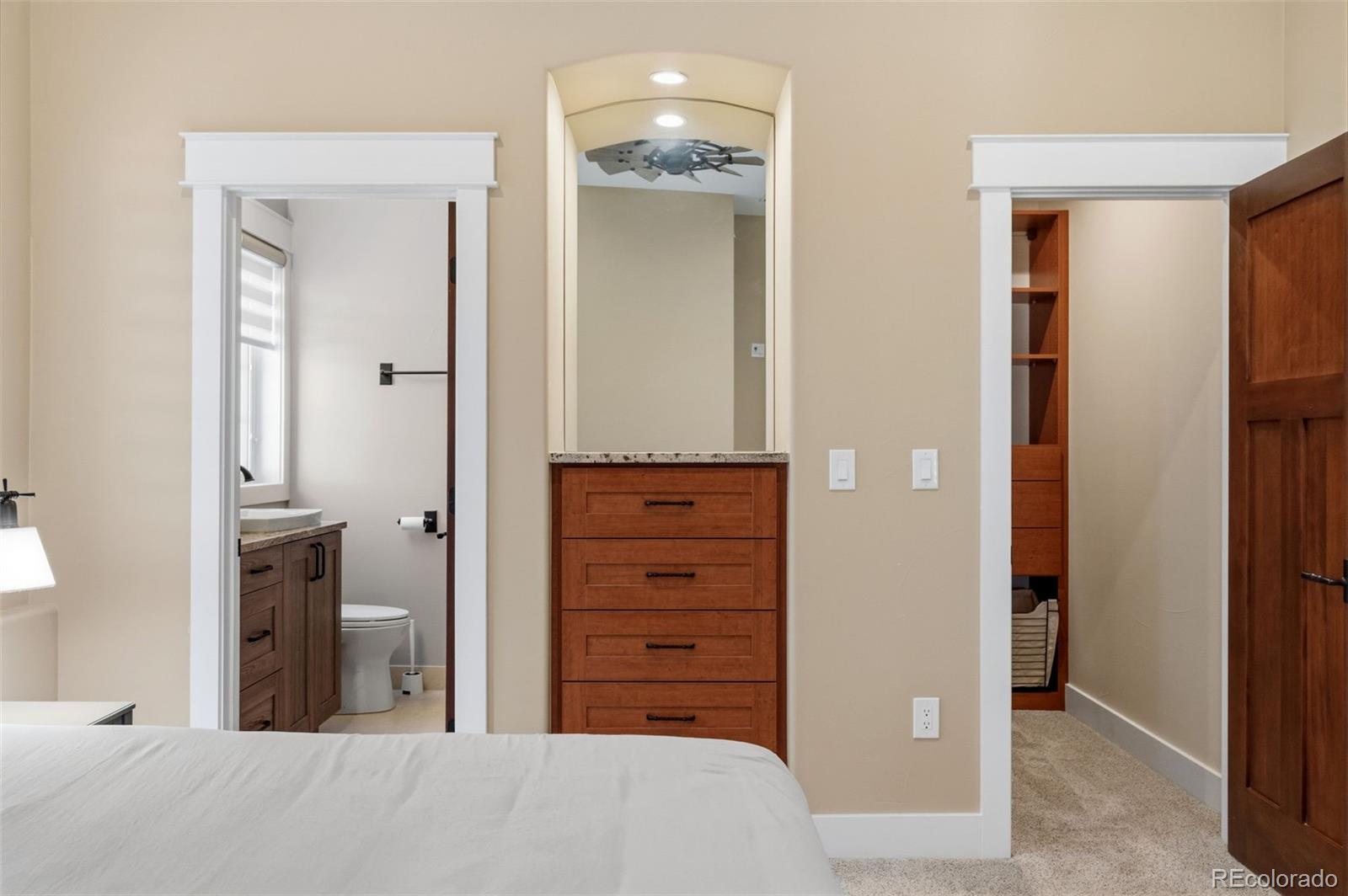 MLS Image #28 for 946 s fulton street,denver, Colorado