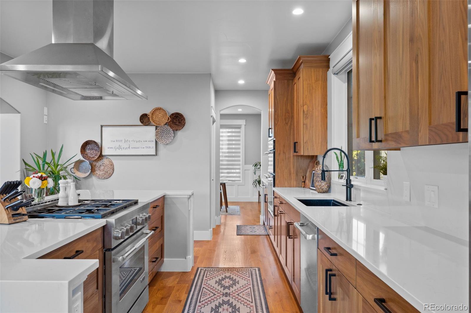 MLS Image #9 for 946 s fulton street,denver, Colorado