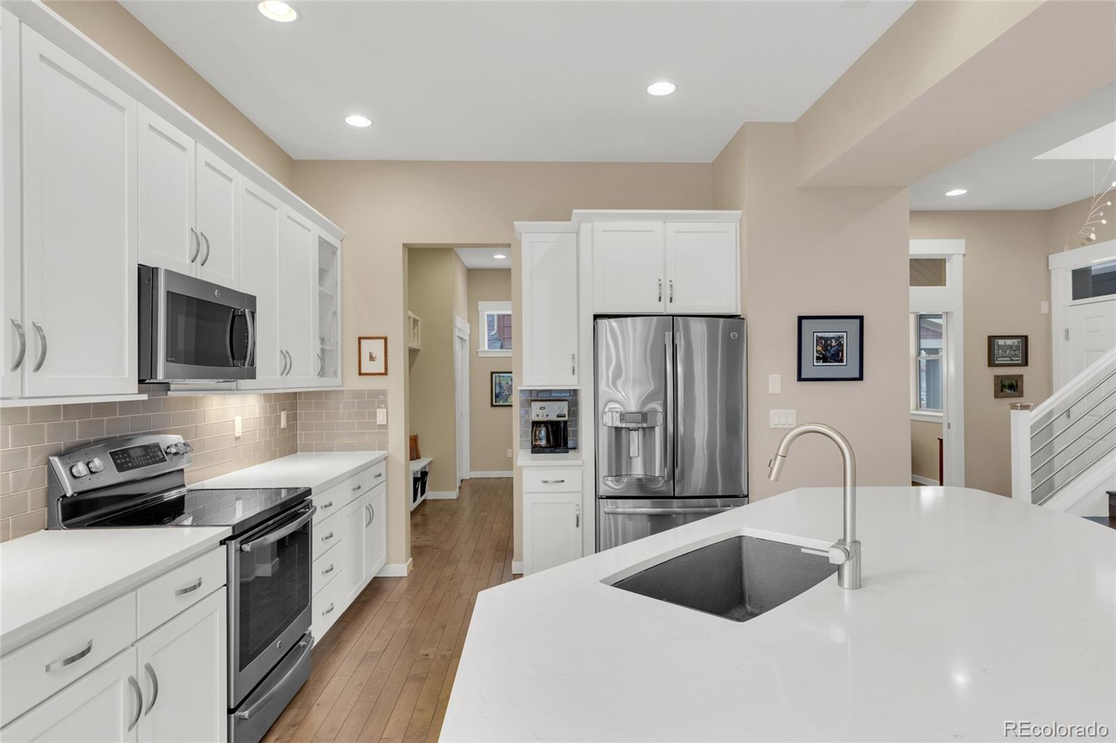 MLS Image #12 for 4987  akron street,denver, Colorado