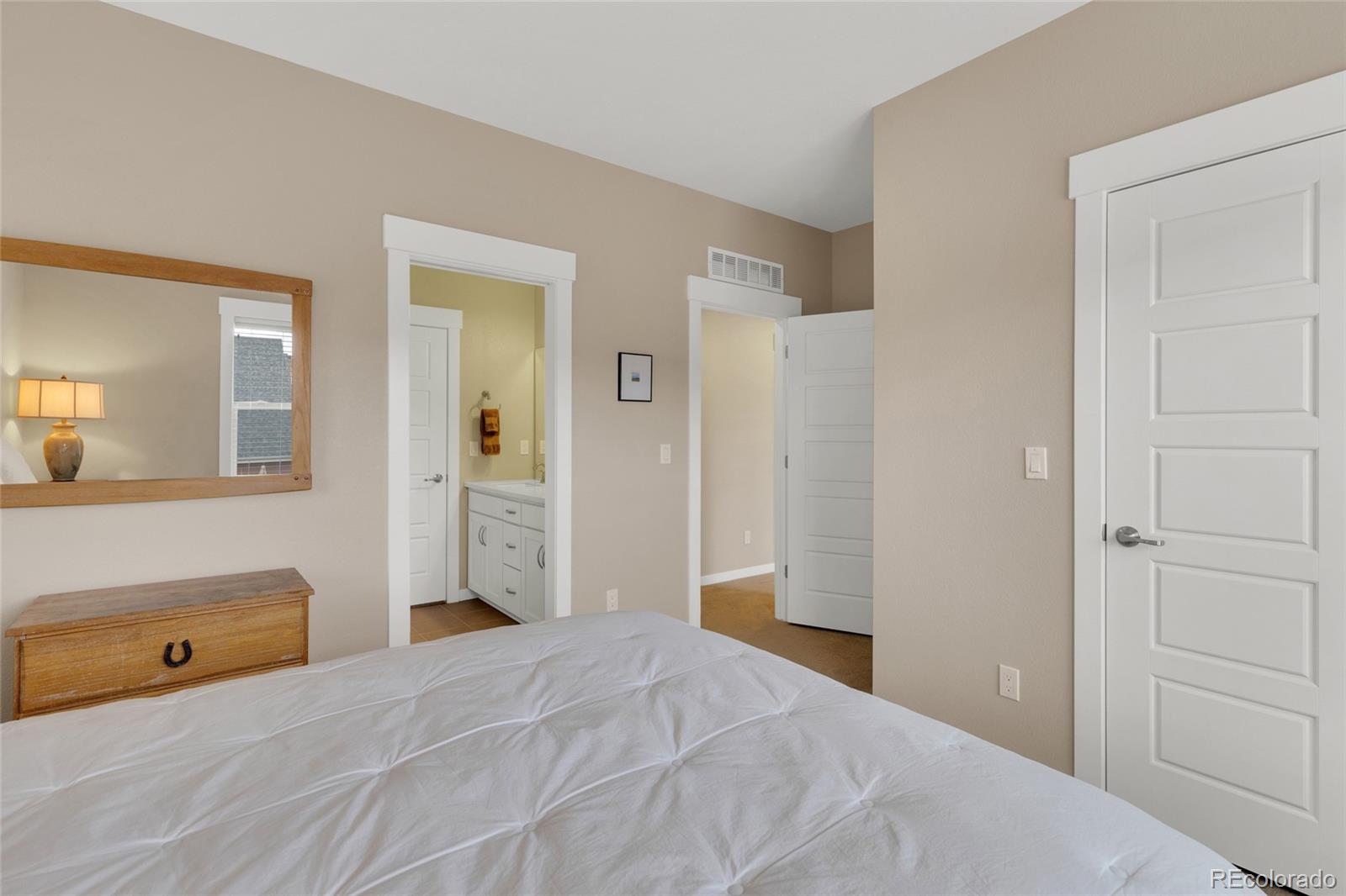 MLS Image #29 for 4987  akron street,denver, Colorado