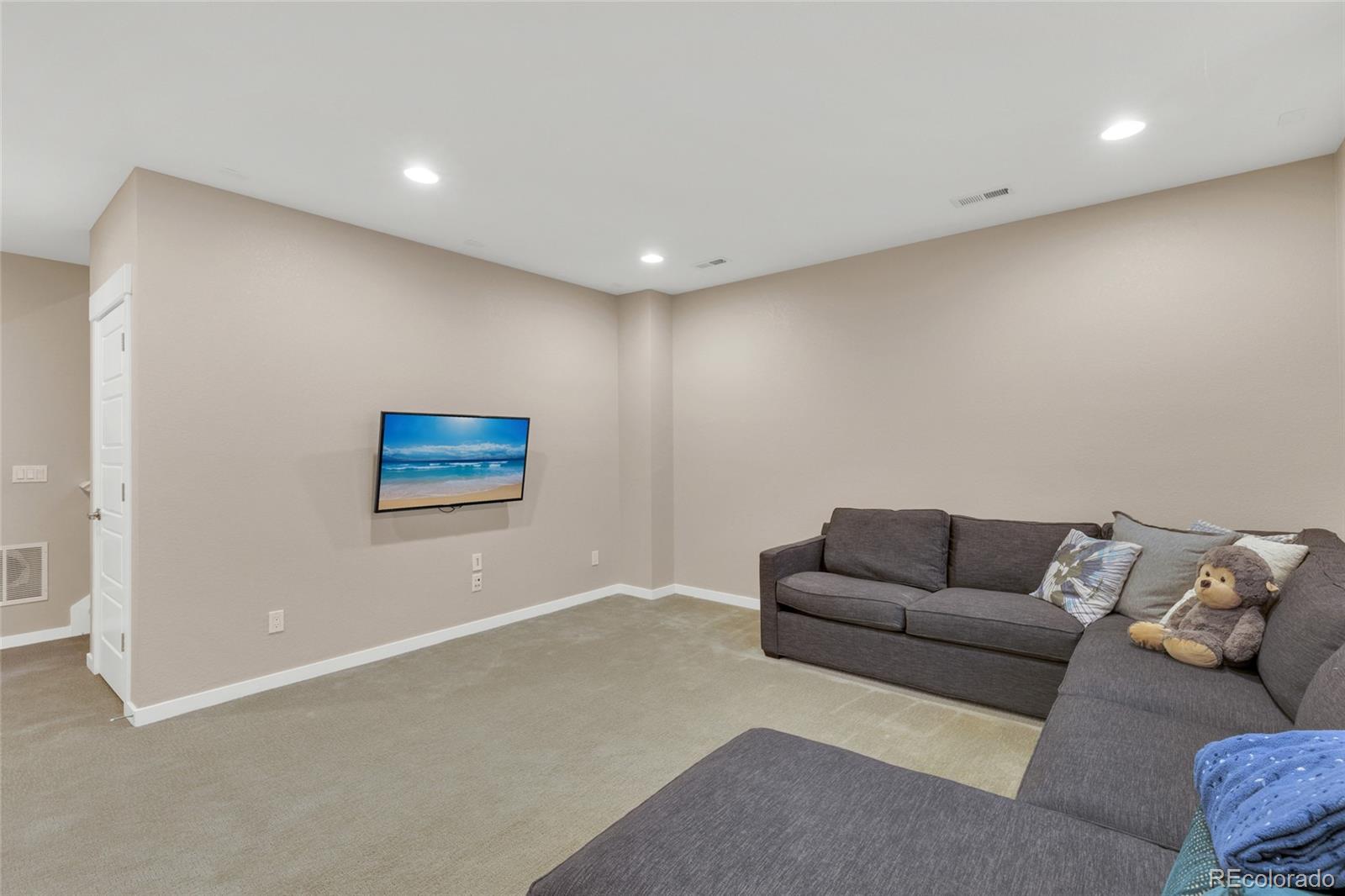 MLS Image #34 for 4987  akron street,denver, Colorado
