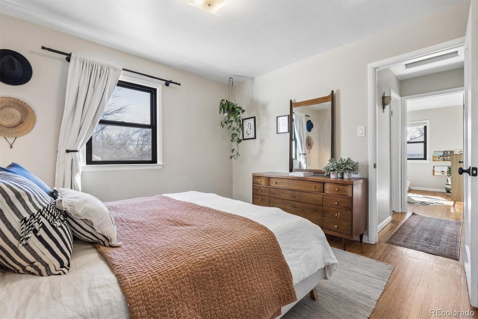 MLS Image #11 for 4640 s cherokee street,englewood, Colorado