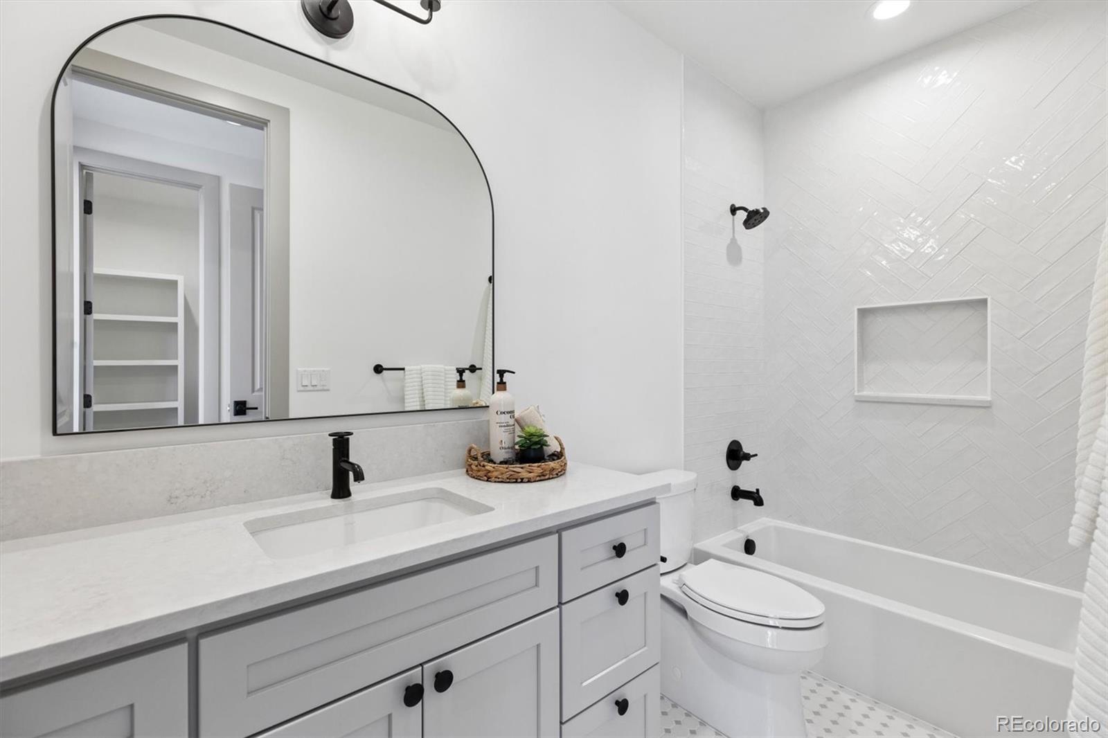 MLS Image #19 for 801 s medea way,denver, Colorado