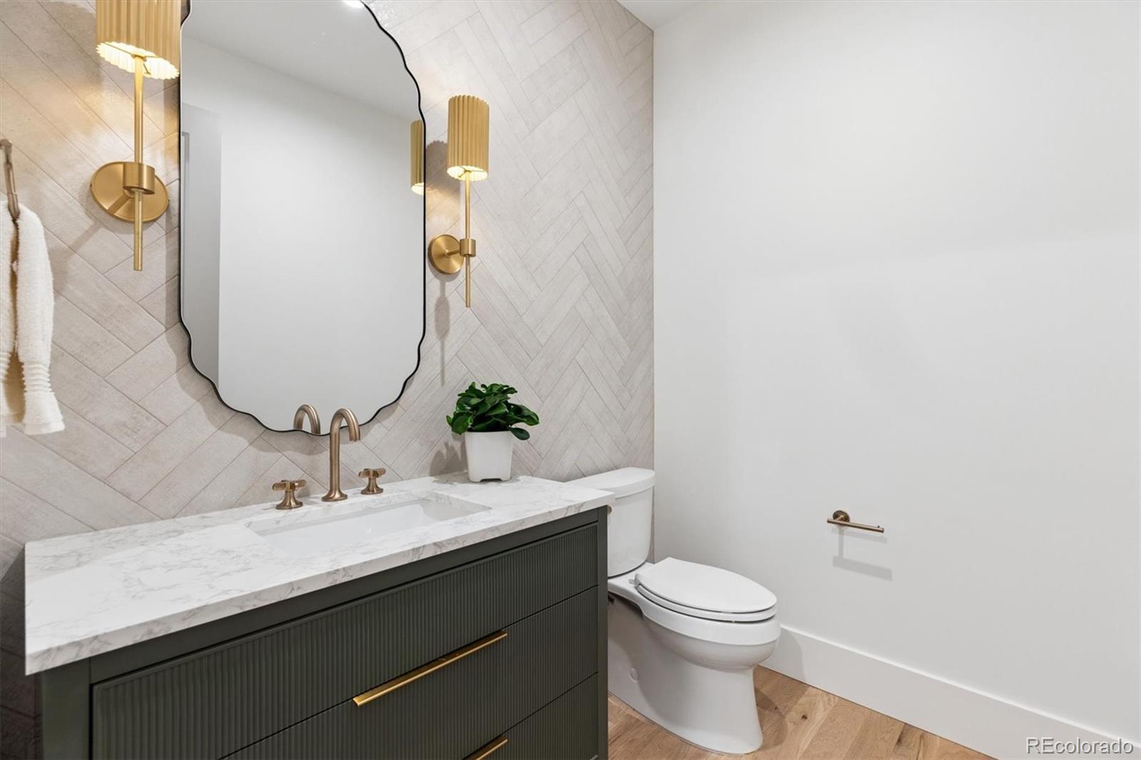 MLS Image #21 for 801 s medea way,denver, Colorado