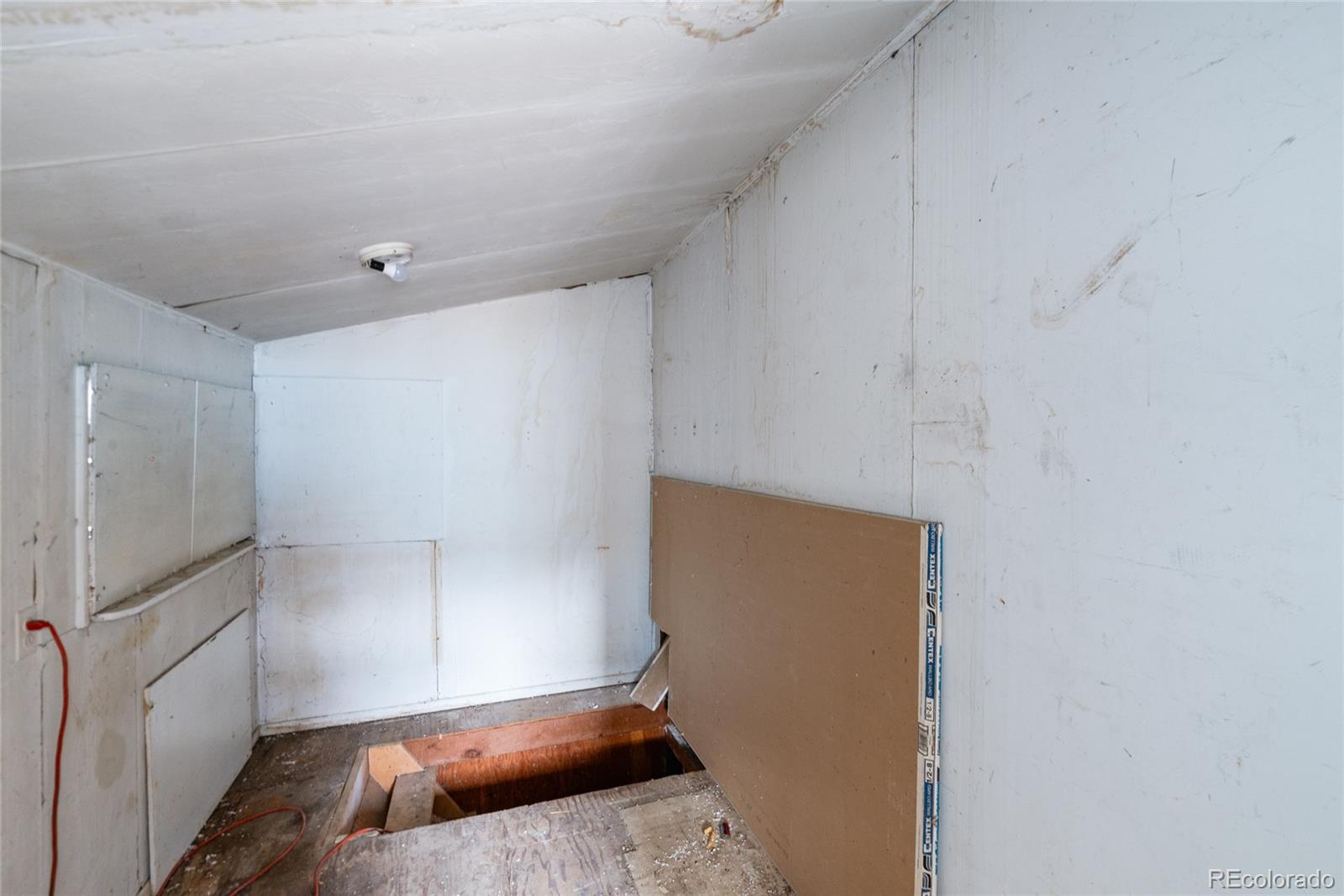 MLS Image #15 for 237 s knox court,denver, Colorado