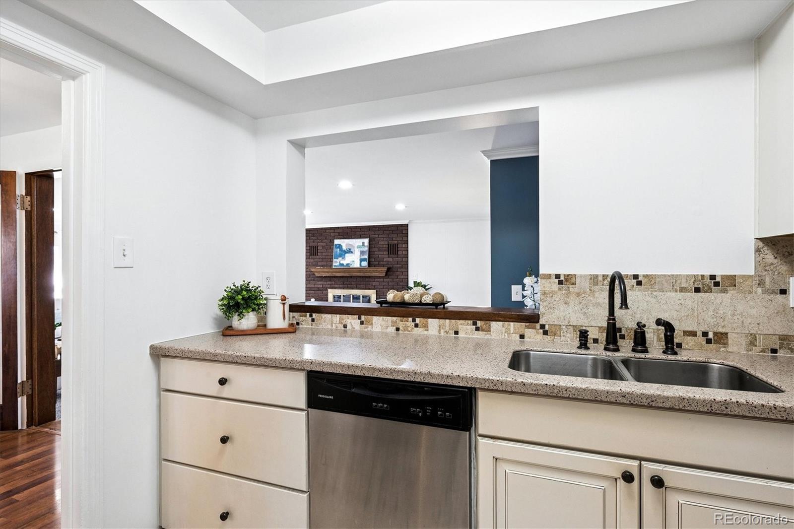 MLS Image #7 for 1421 s birch street,denver, Colorado