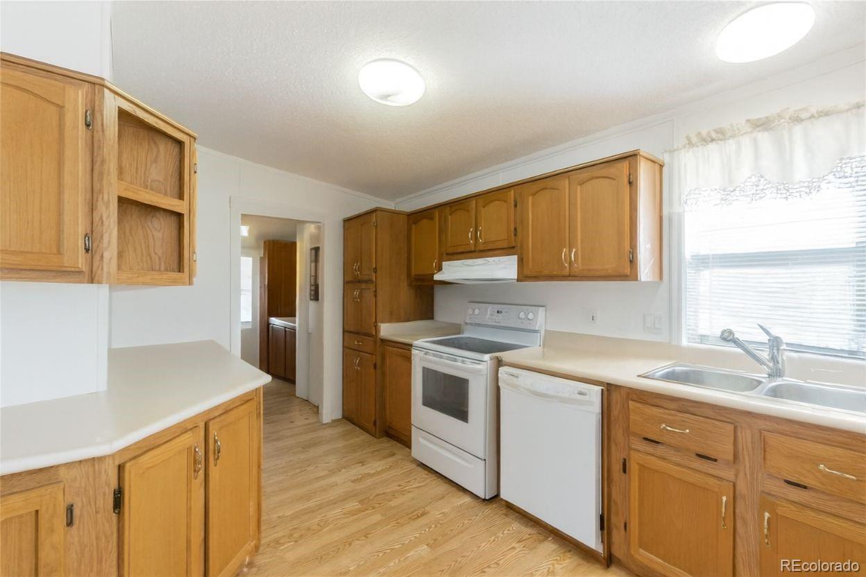 MLS Image #14 for 9024  madeleine street,denver, Colorado