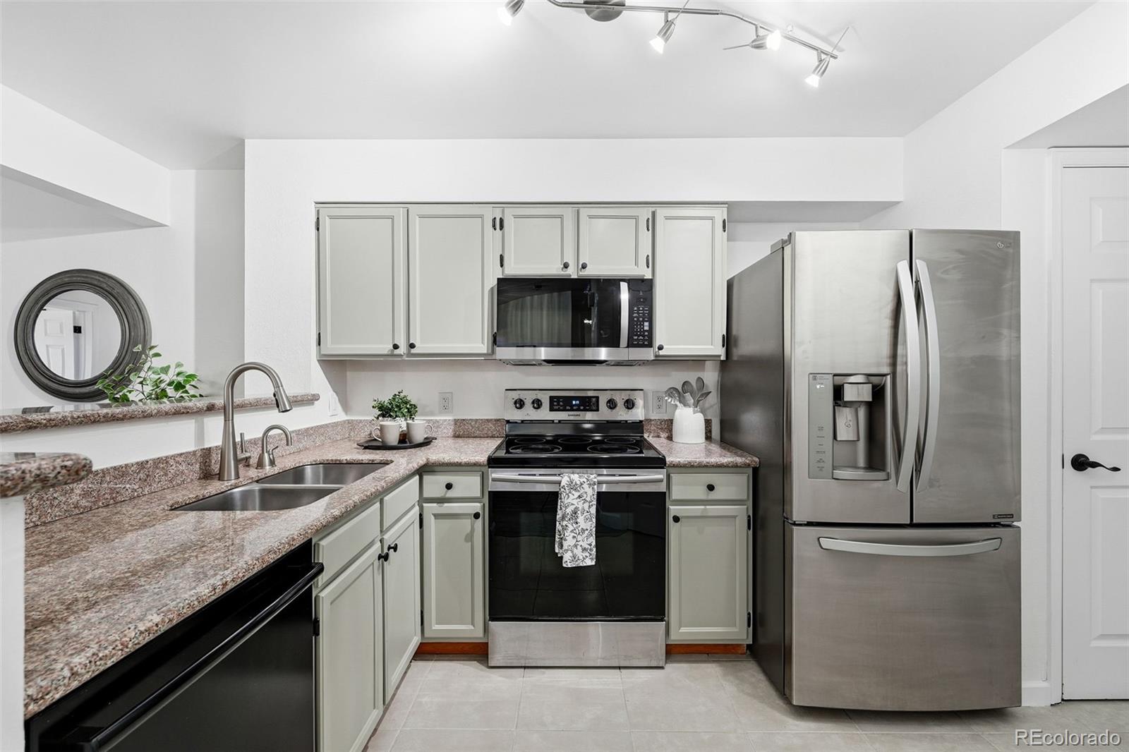 MLS Image #5 for 4882 e kentucky avenue a,denver, Colorado