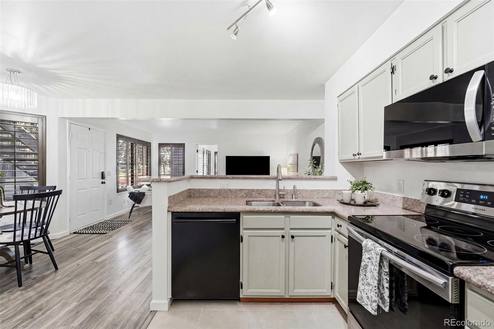 MLS Image #6 for 4882 e kentucky avenue a,denver, Colorado