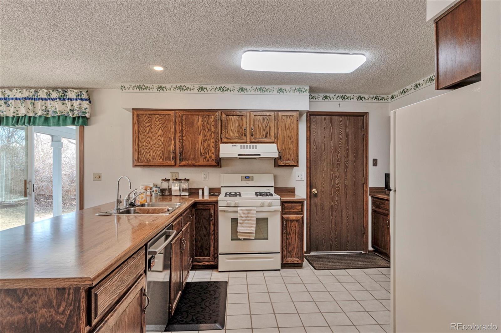 MLS Image #14 for 612 e nichols drive,littleton, Colorado