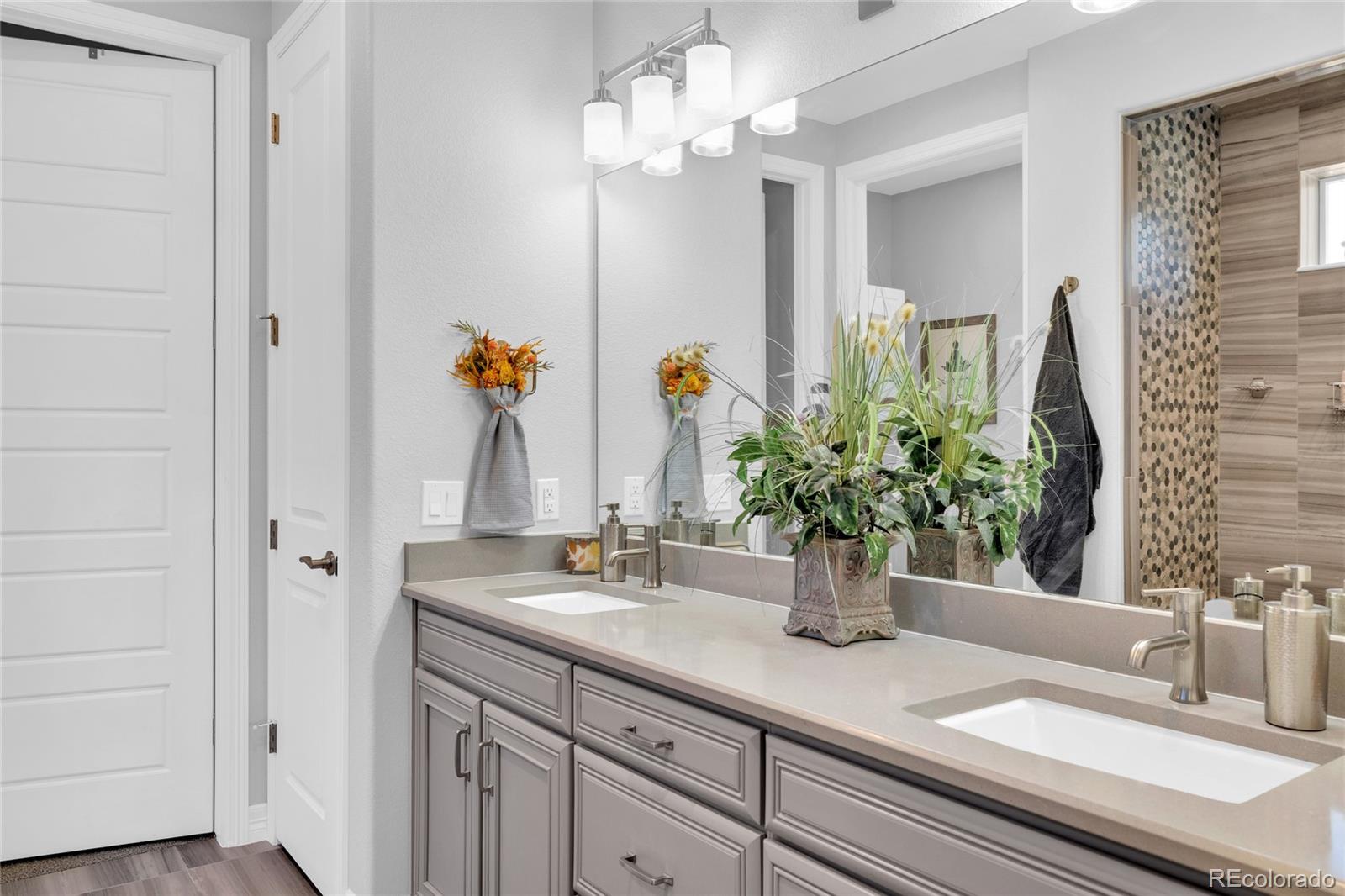 MLS Image #17 for 20384 e 53rd drive,denver, Colorado