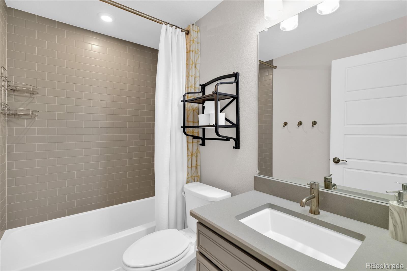 MLS Image #26 for 20384 e 53rd drive,denver, Colorado