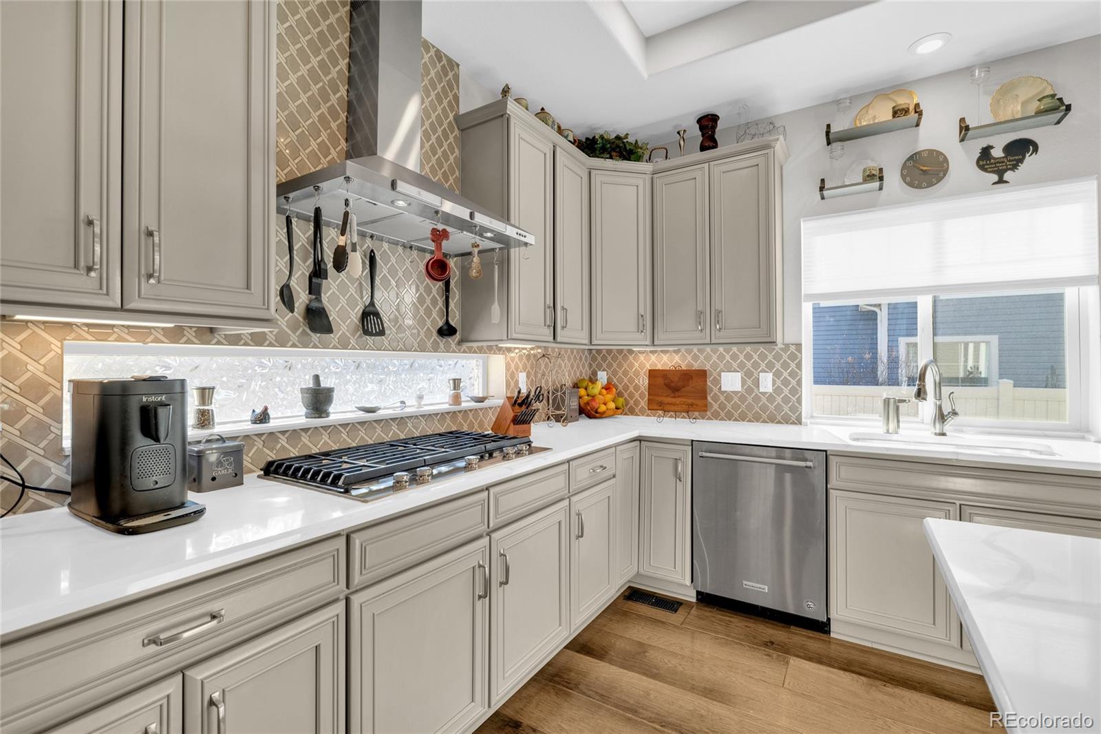 MLS Image #9 for 20384 e 53rd drive,denver, Colorado