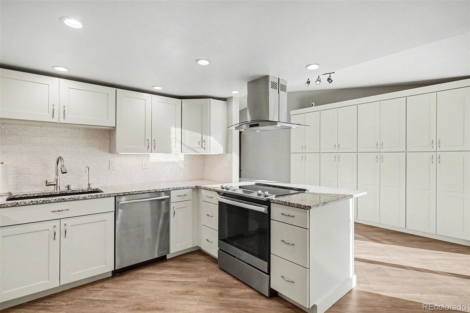 MLS Image #12 for 4993 s evanston street,aurora, Colorado