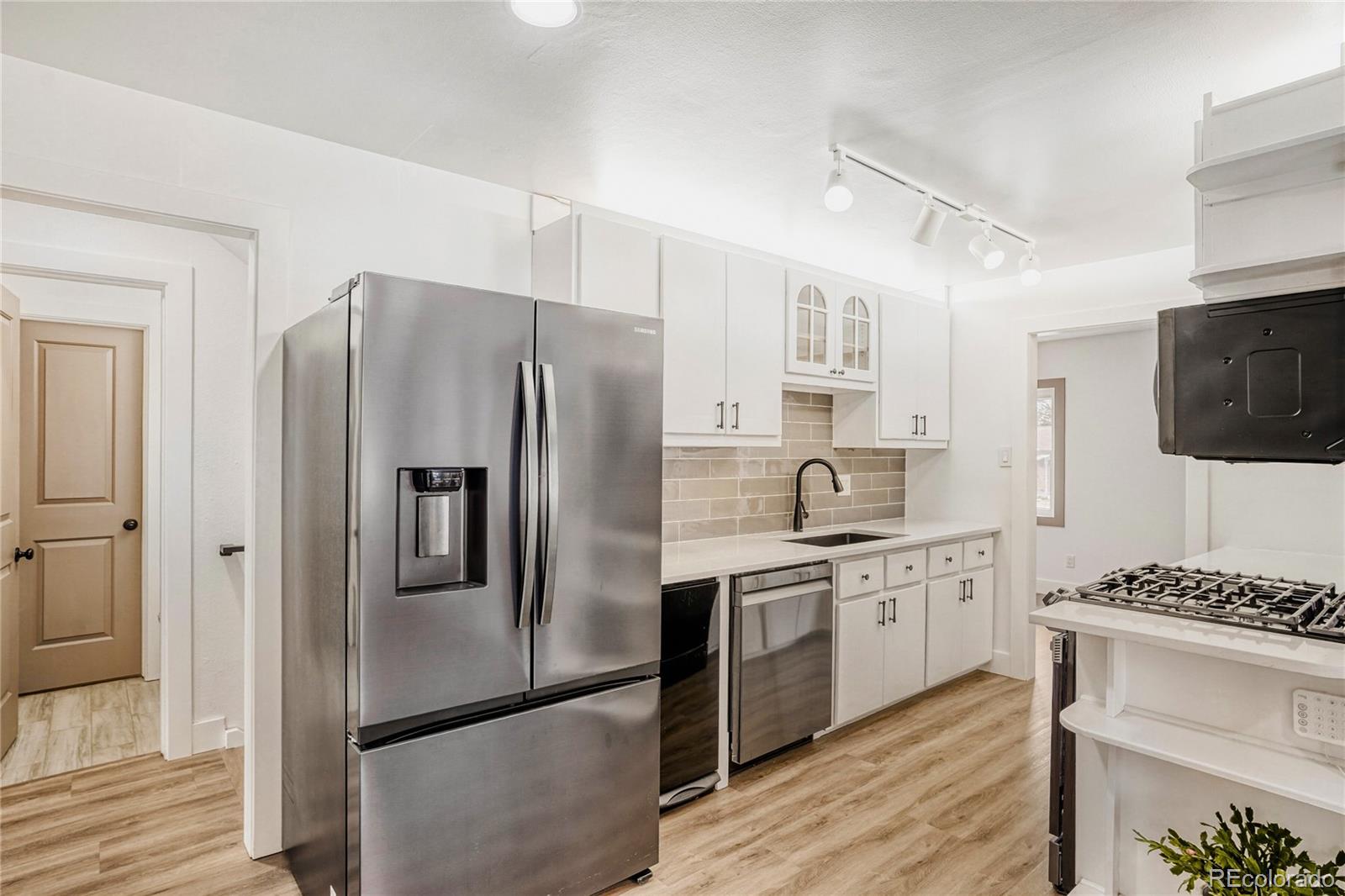 MLS Image #10 for 11550 e 2nd avenue,aurora, Colorado