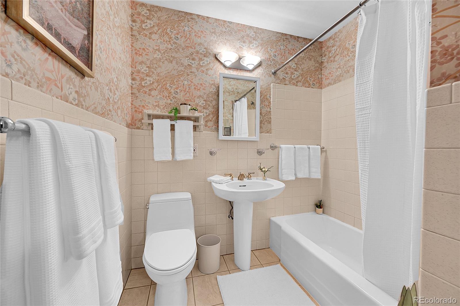 MLS Image #14 for 8201 e lehigh drive,denver, Colorado