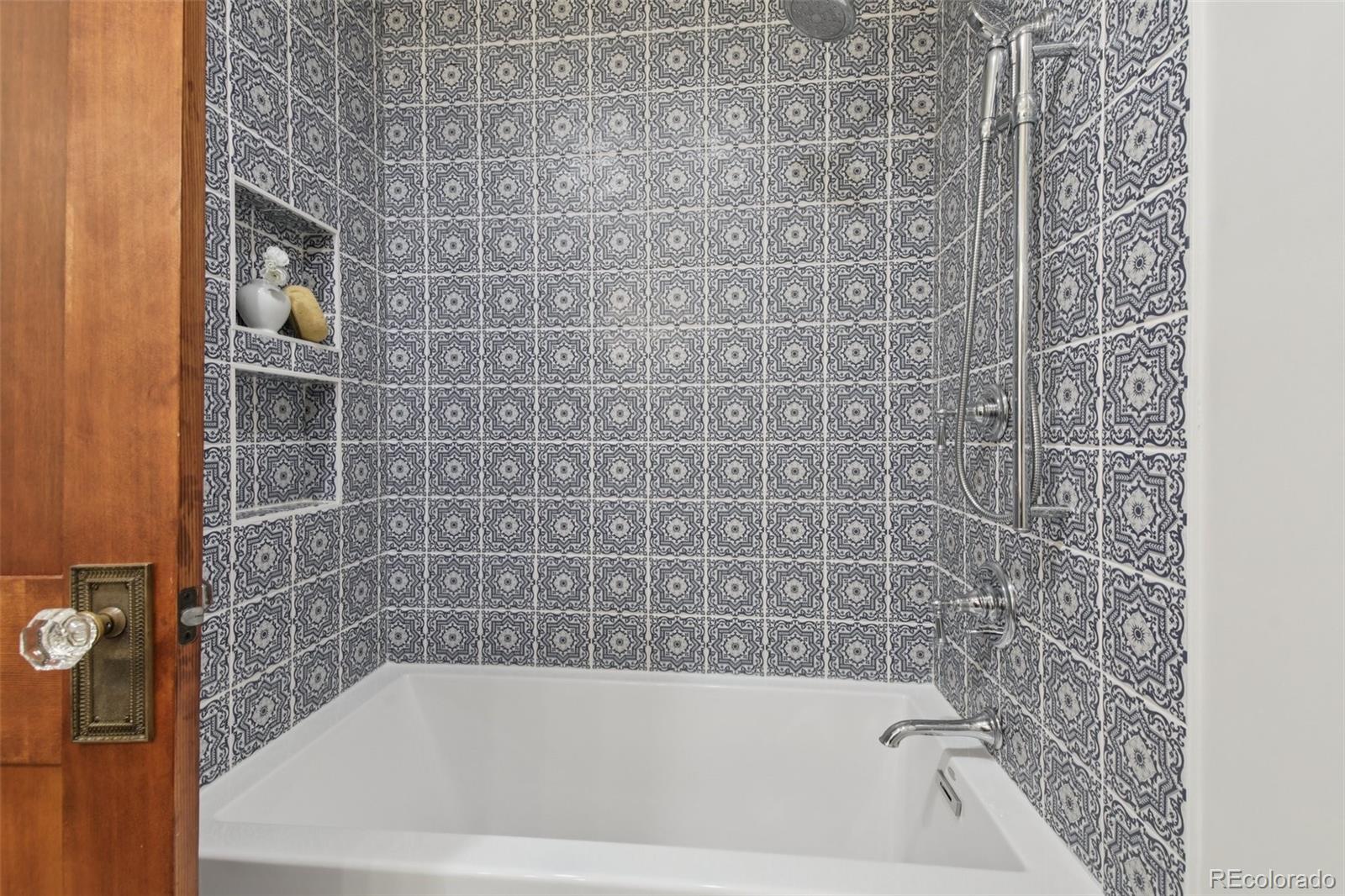 MLS Image #21 for 1120  madison street,denver, Colorado