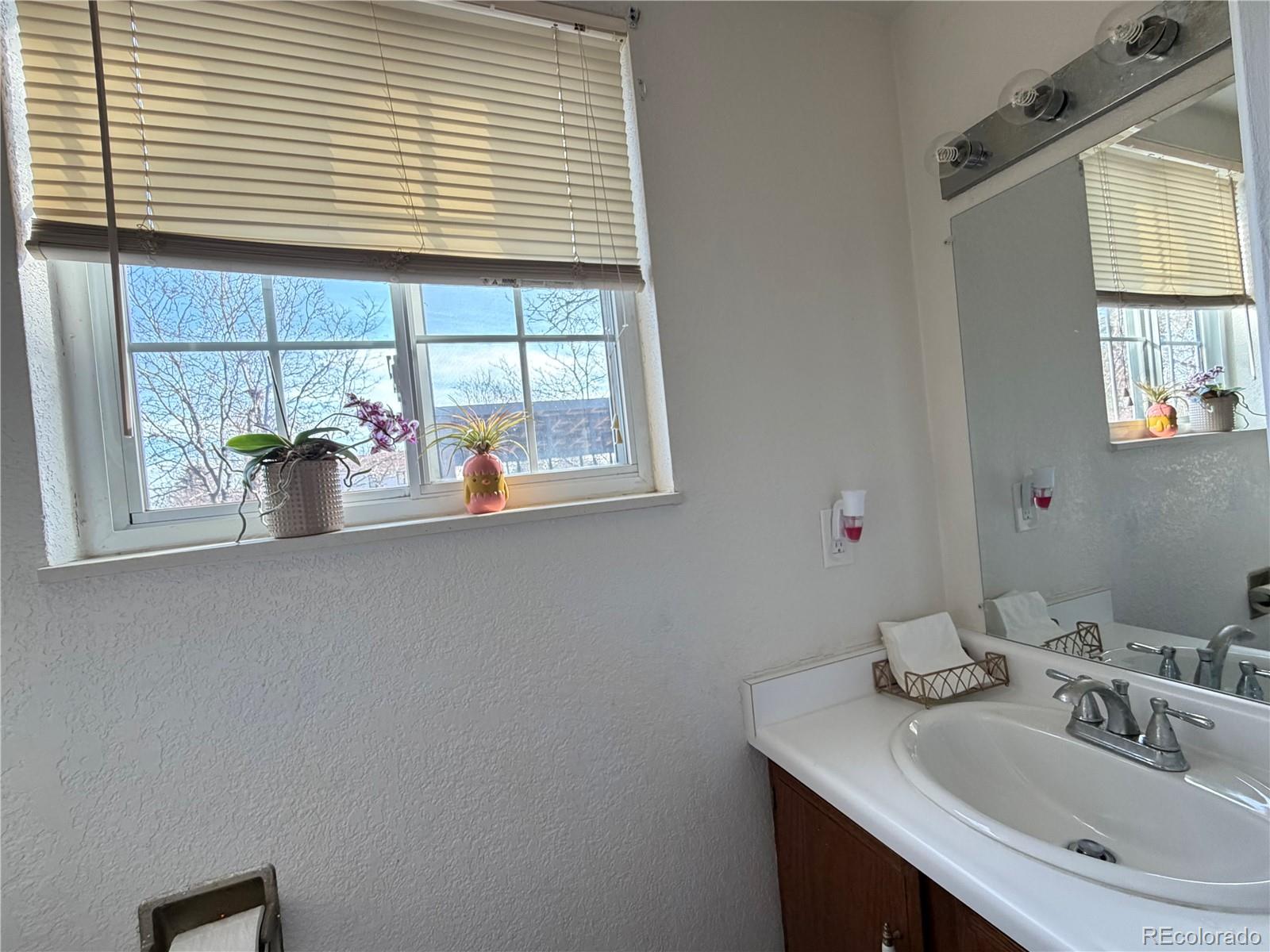 MLS Image #11 for 4784 s olathe way,aurora, Colorado