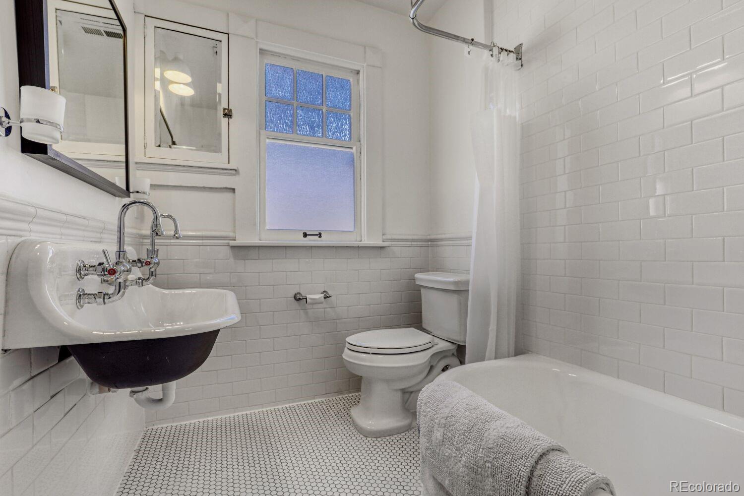 MLS Image #19 for 2260  bellaire street,denver, Colorado