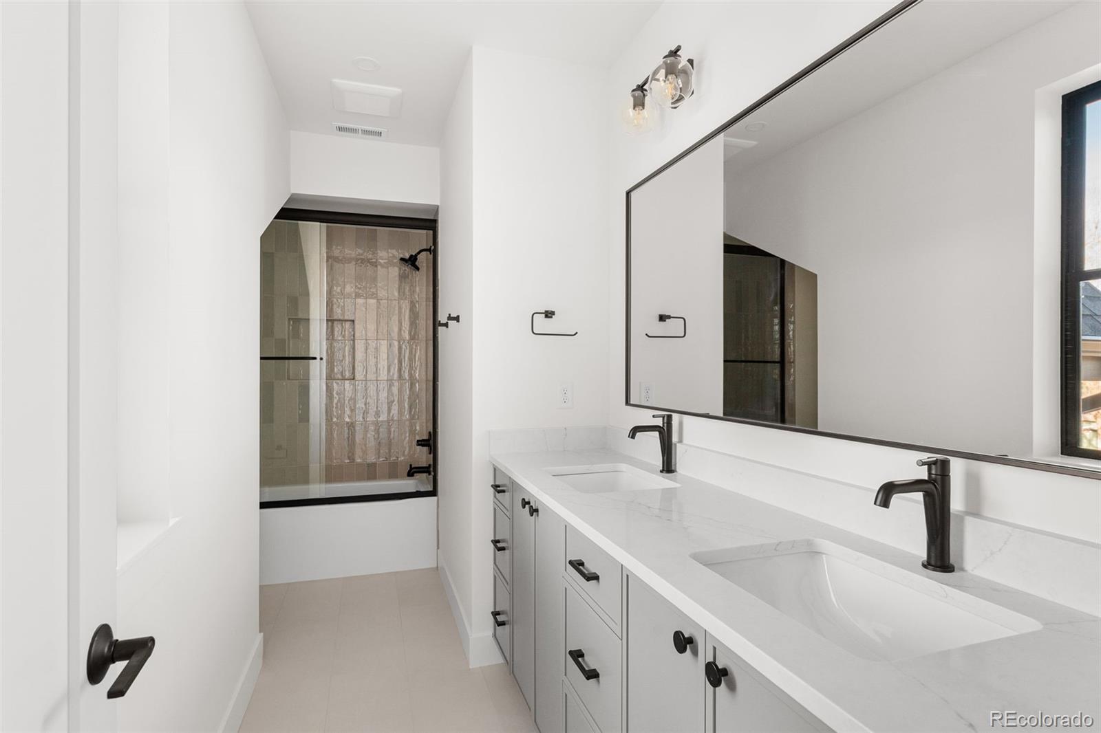 MLS Image #31 for 3310 s clermont street,denver, Colorado