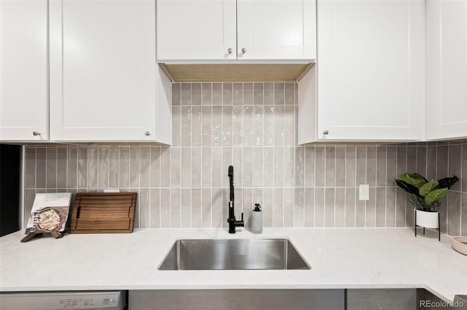 MLS Image #24 for 830 n sherman street 306,denver, Colorado