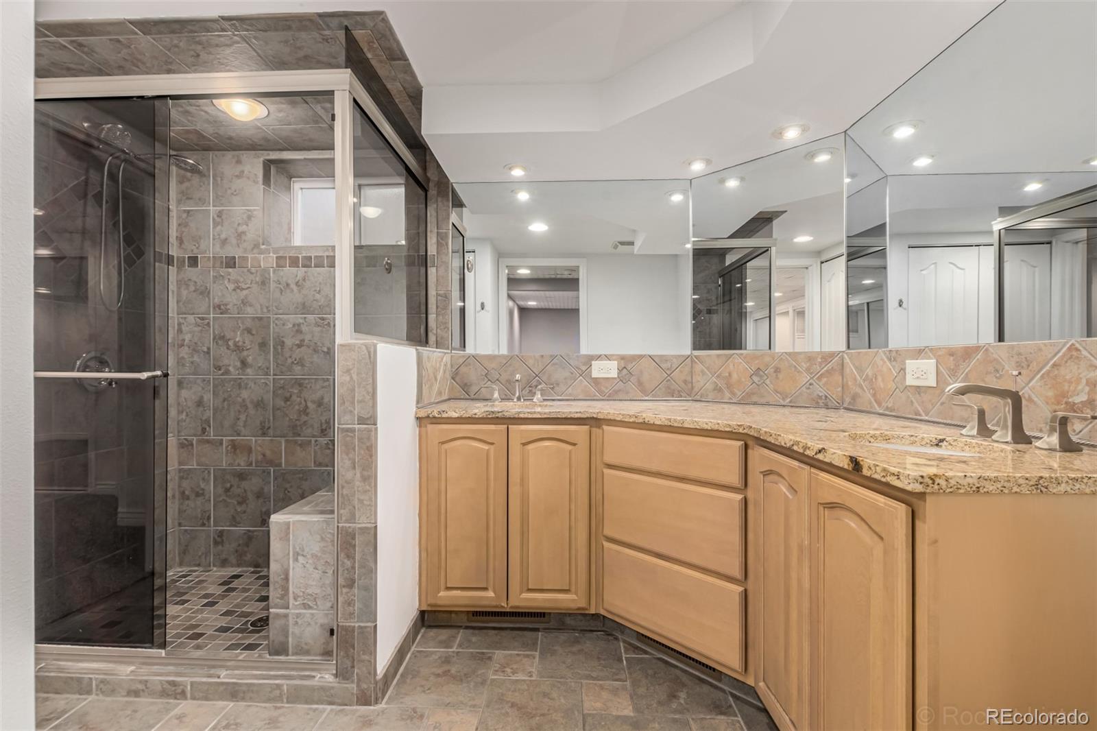 MLS Image #41 for 2424 s jasmine street,denver, Colorado