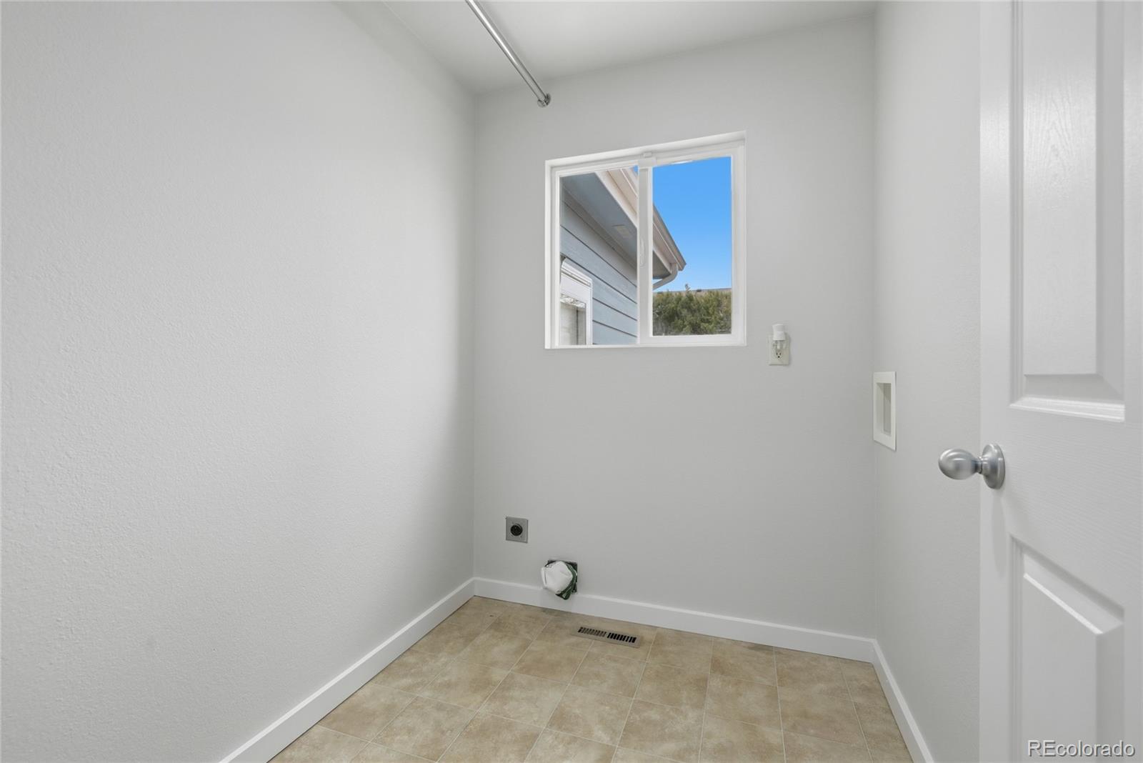 MLS Image #13 for 444  frontier lane,johnstown, Colorado