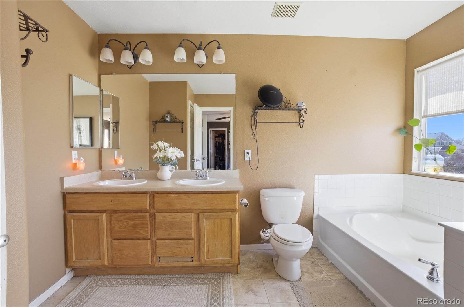 MLS Image #11 for 5573  jasper street,denver, Colorado