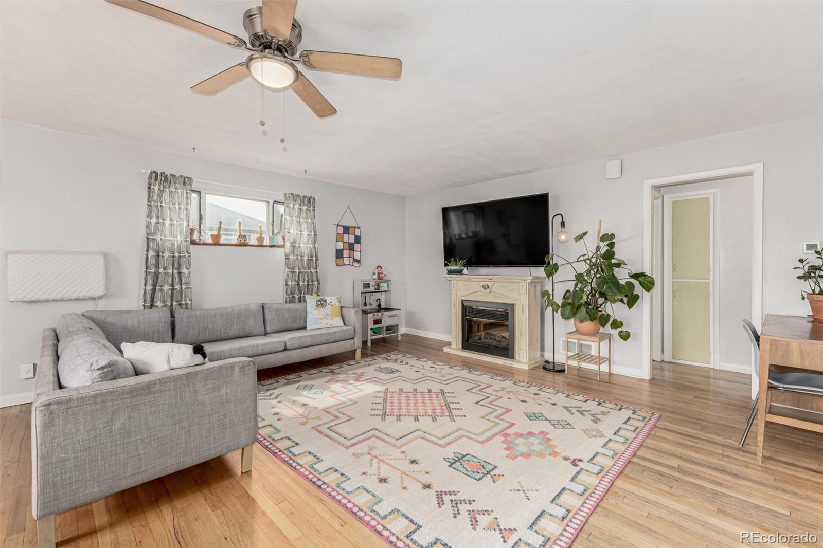 MLS Image #3 for 2505 s king street,denver, Colorado