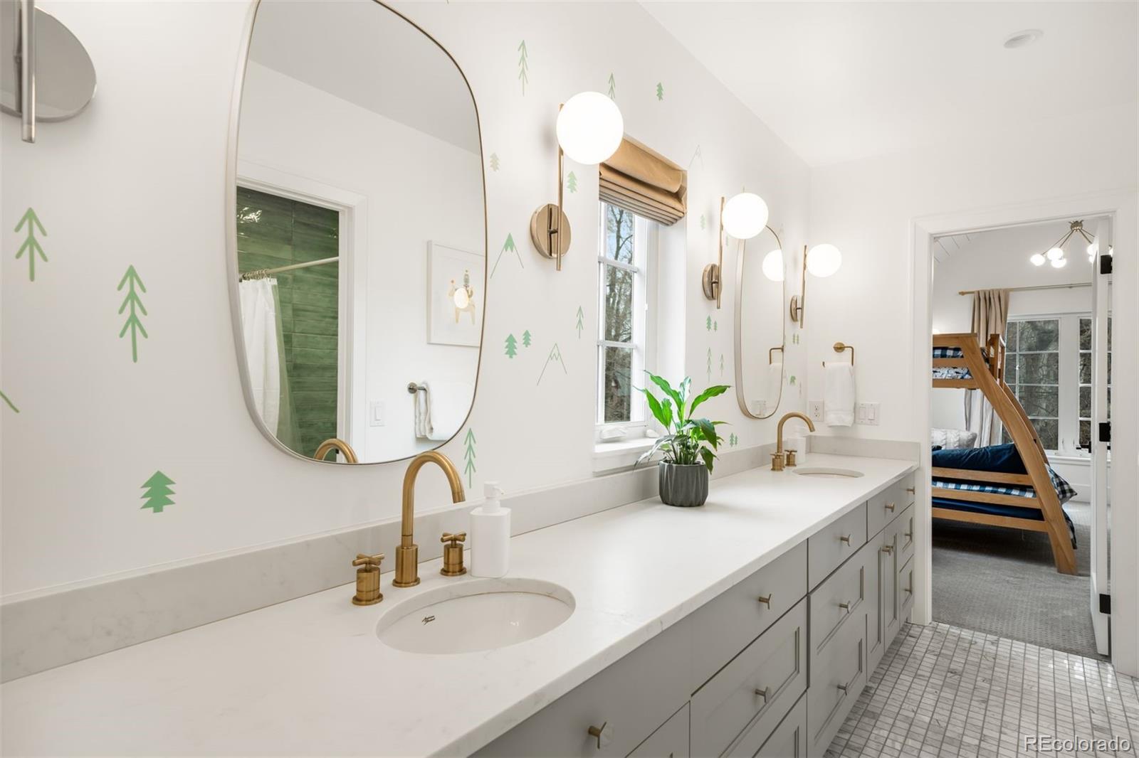 MLS Image #23 for 507 s high street,denver, Colorado