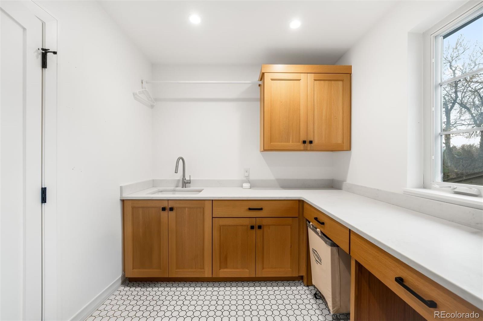 MLS Image #26 for 507 s high street,denver, Colorado