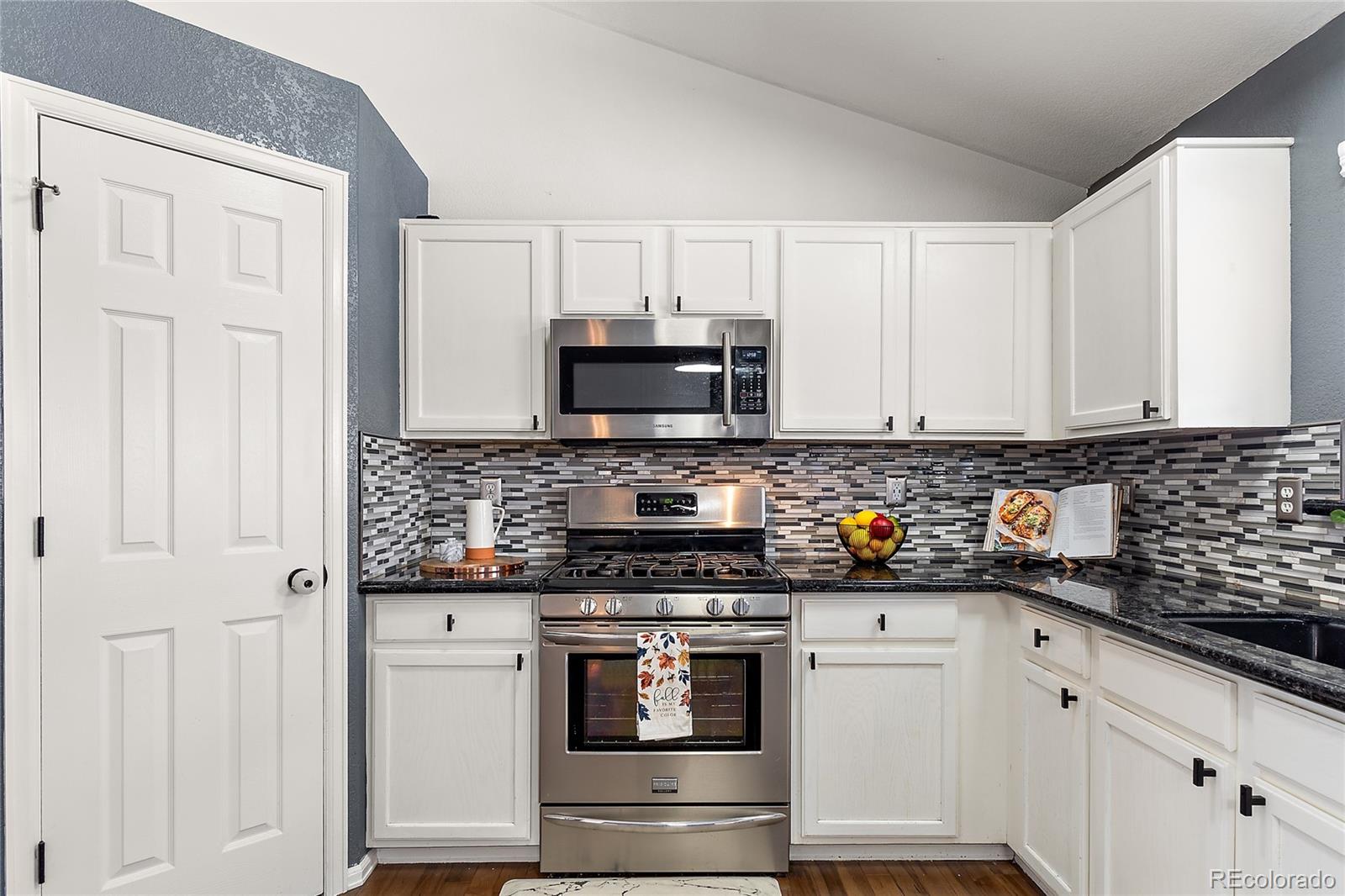 MLS Image #11 for 11730  oakland drive,henderson, Colorado