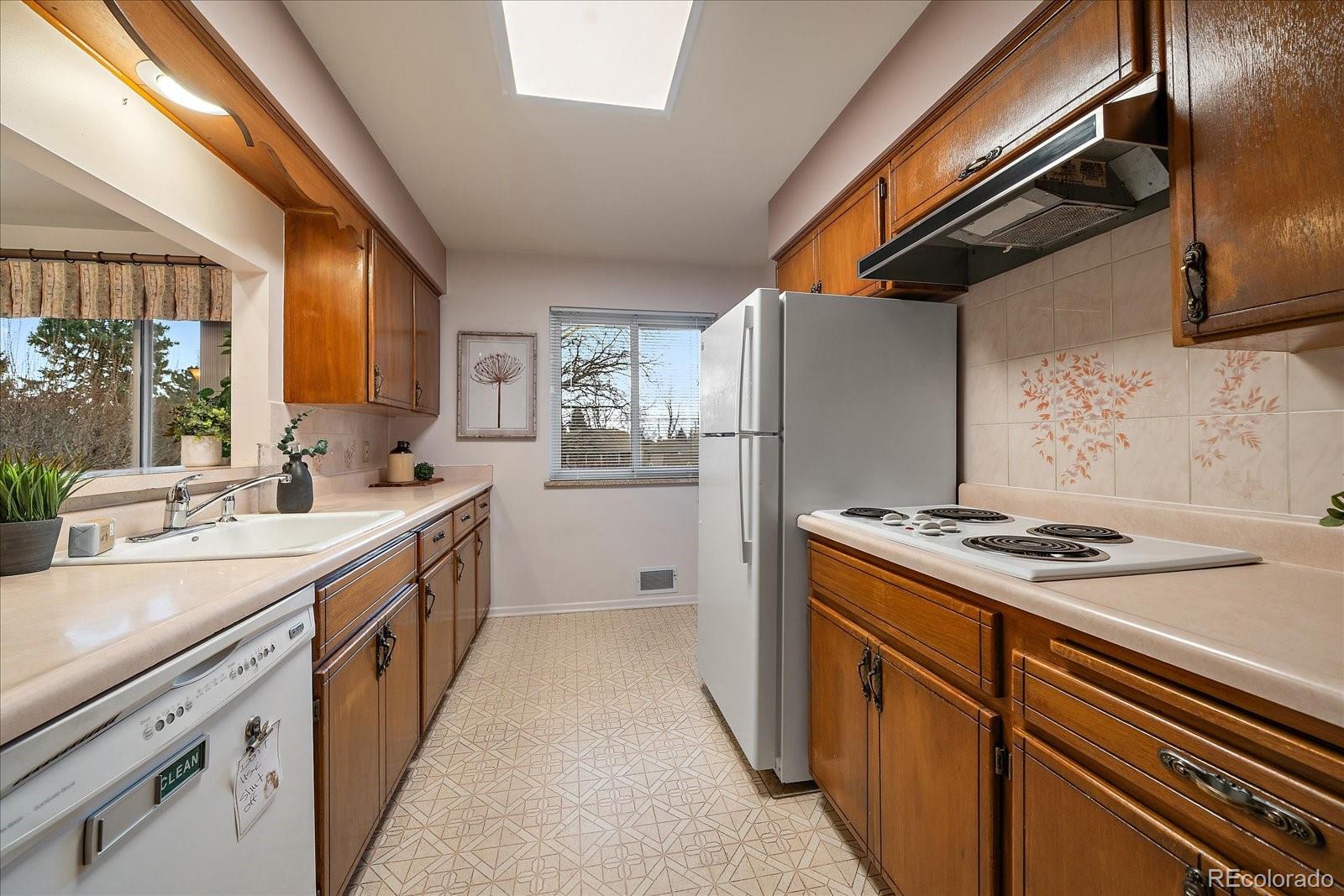 MLS Image #9 for 5005 w lakeridge road,denver, Colorado