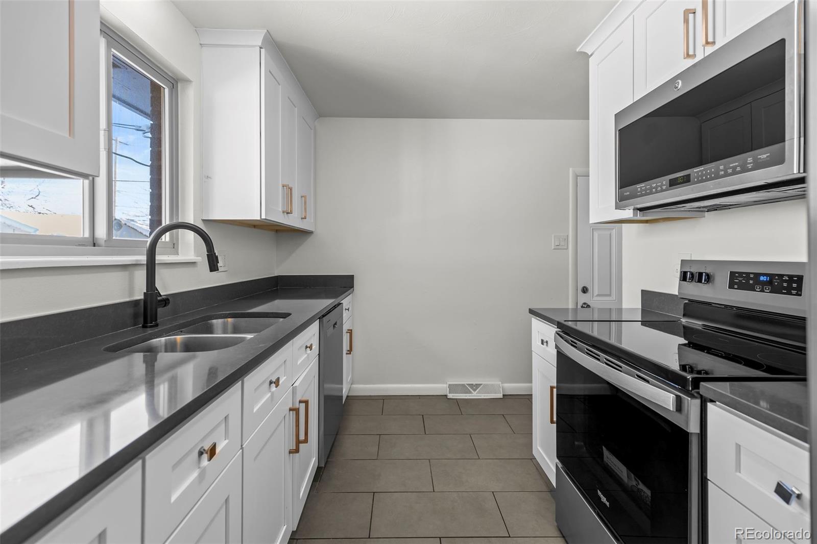 MLS Image #4 for 12403 e nevada avenue,aurora, Colorado