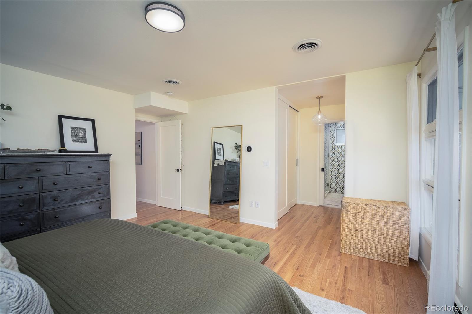 MLS Image #26 for 3977 s jasmine street,denver, Colorado