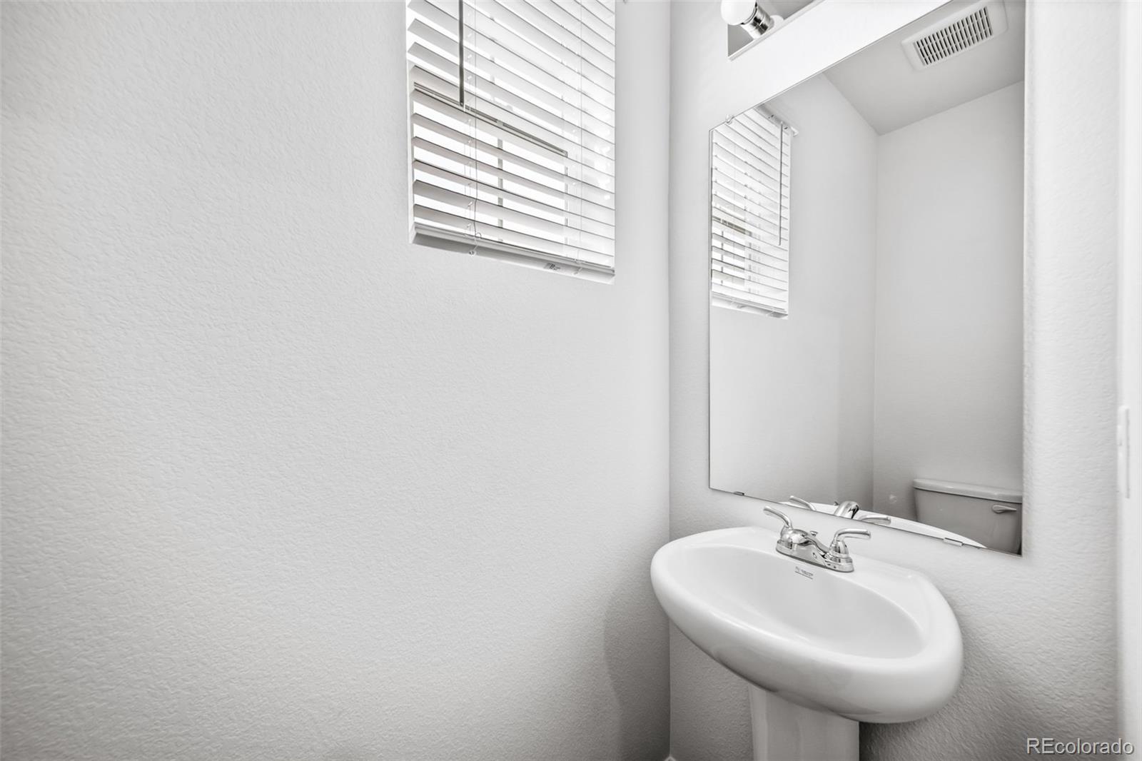 MLS Image #13 for 22335 e 39th avenue,aurora, Colorado