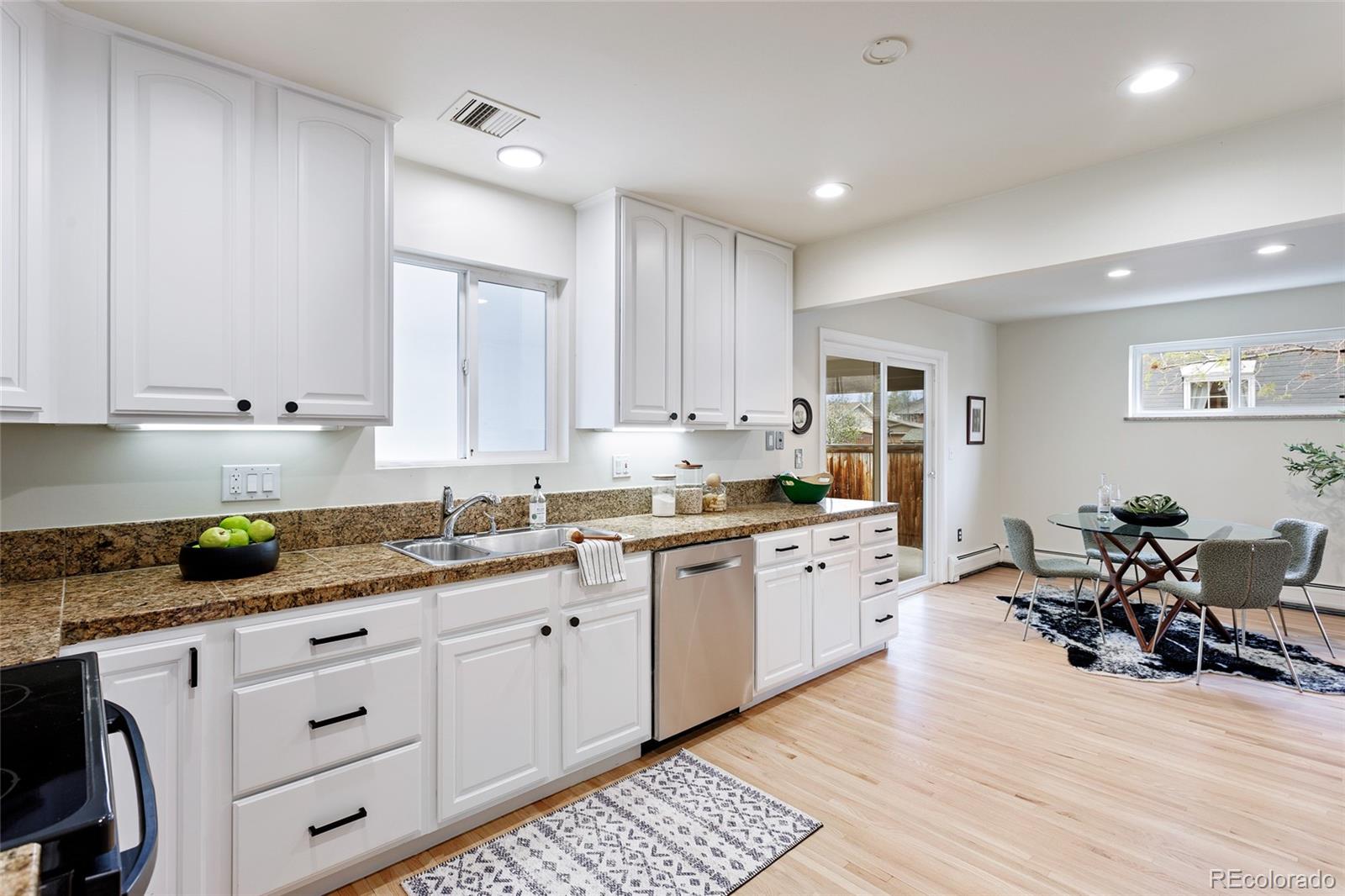 MLS Image #10 for 1025 s cook street,denver, Colorado