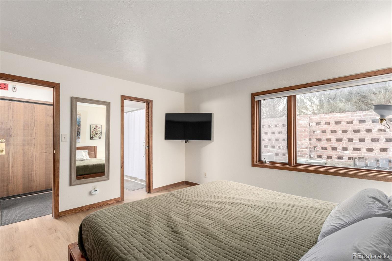 MLS Image #14 for 704 n pearl street,denver, Colorado
