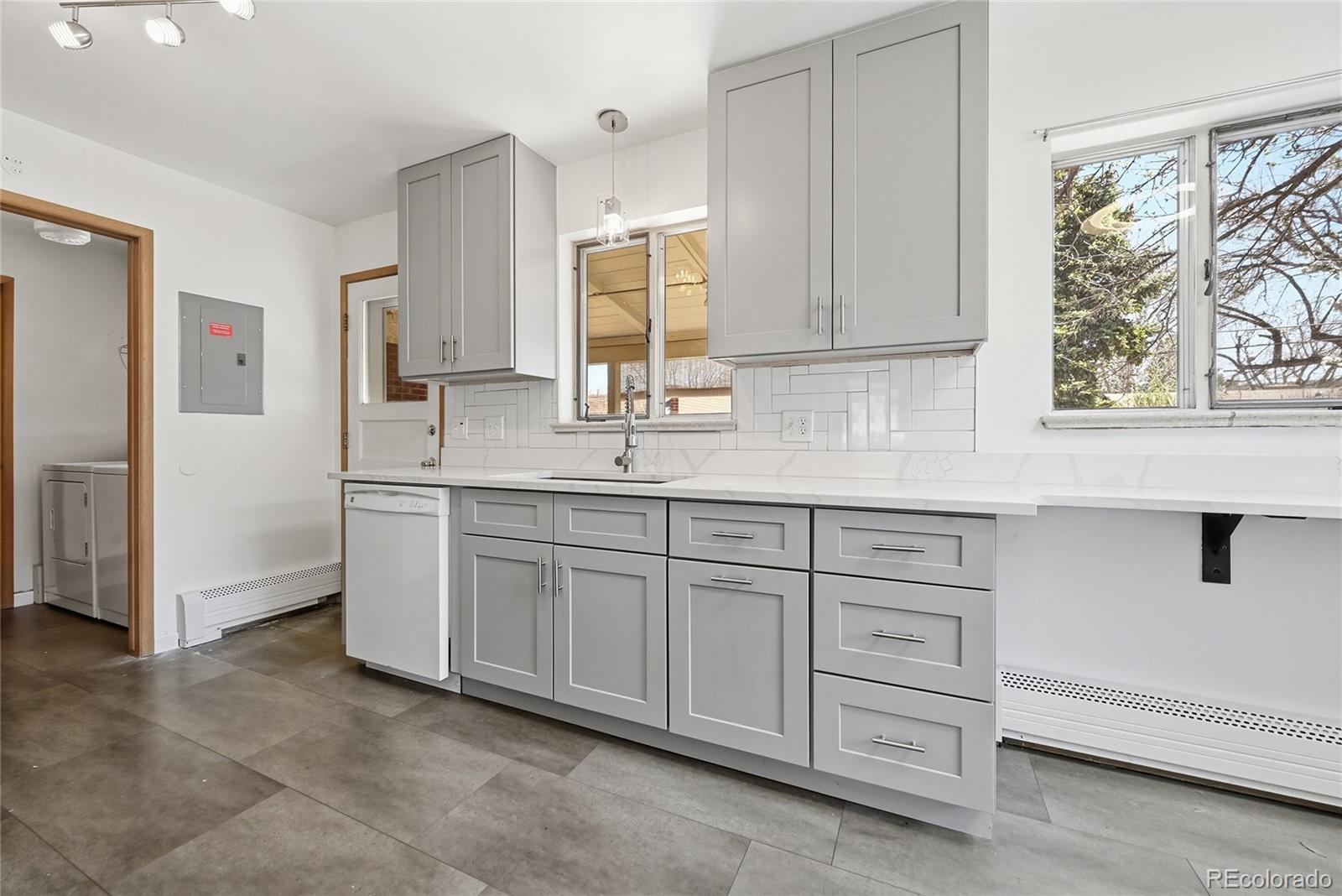 MLS Image #4 for 1570 s clermont street,denver, Colorado