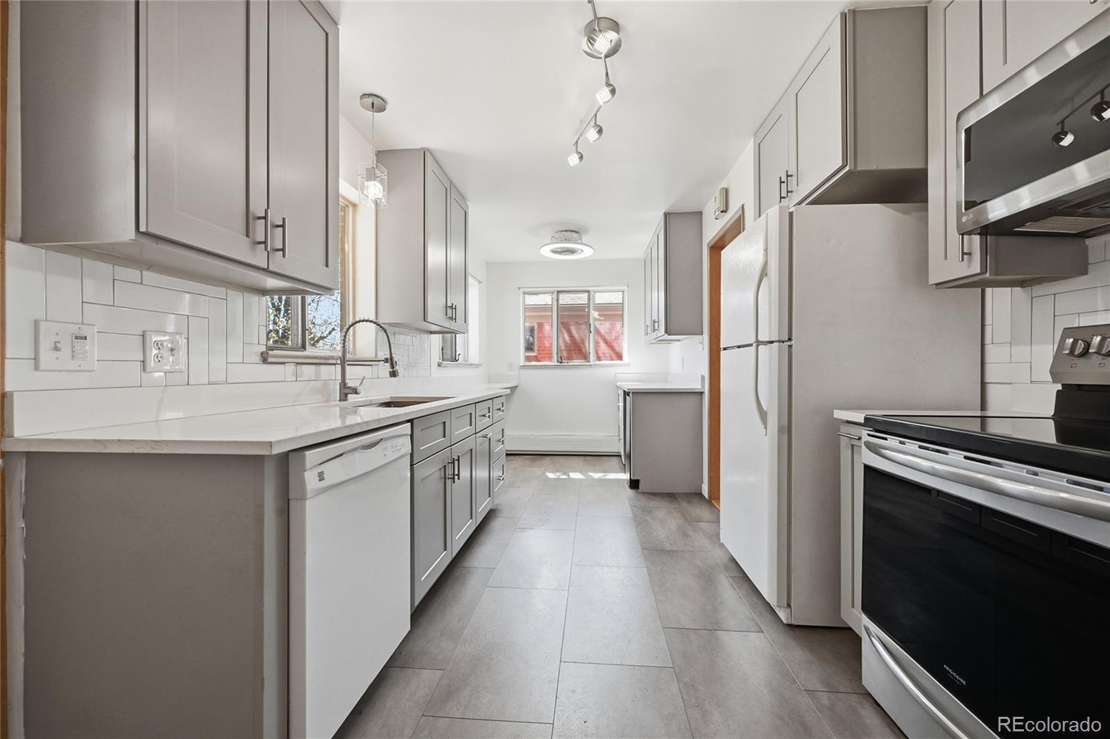 MLS Image #5 for 1570 s clermont street,denver, Colorado