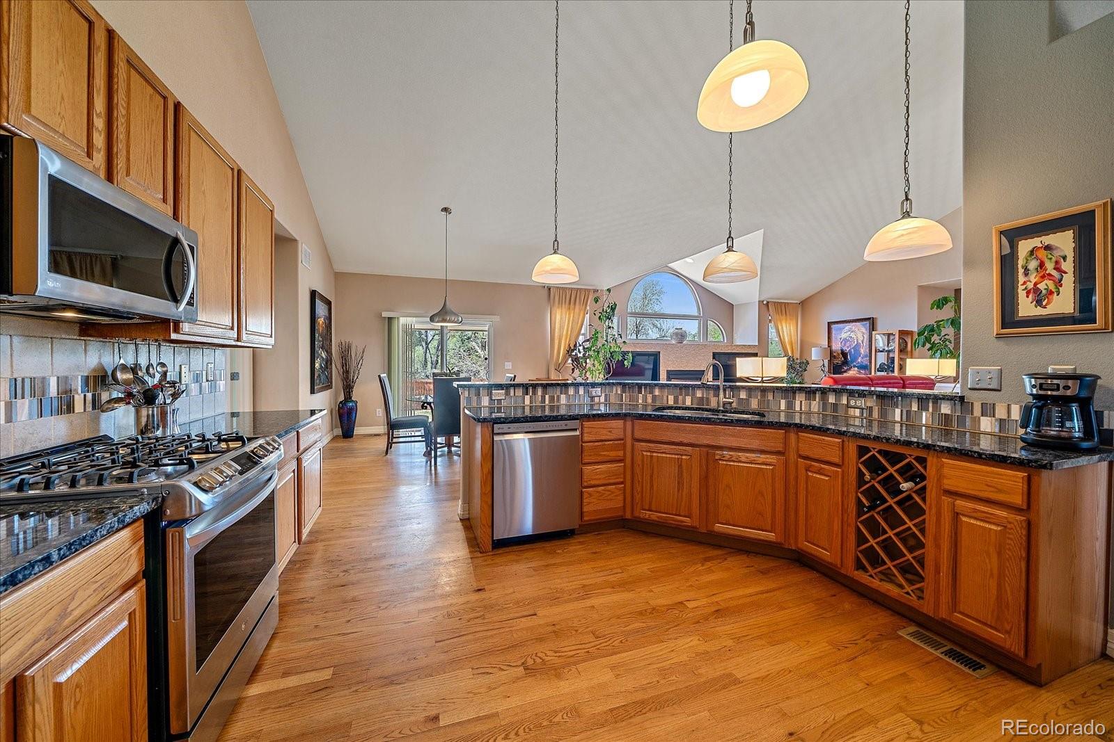 MLS Image #13 for 1075 s elmira street,denver, Colorado