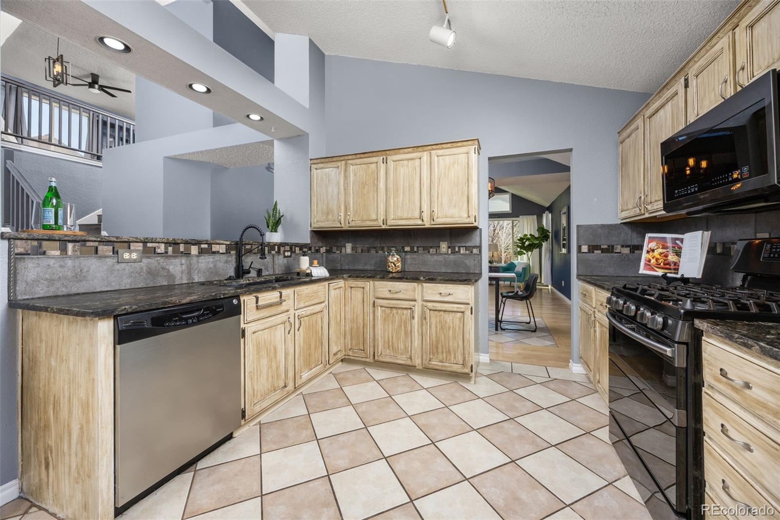 MLS Image #11 for 8227  westside street,littleton, Colorado
