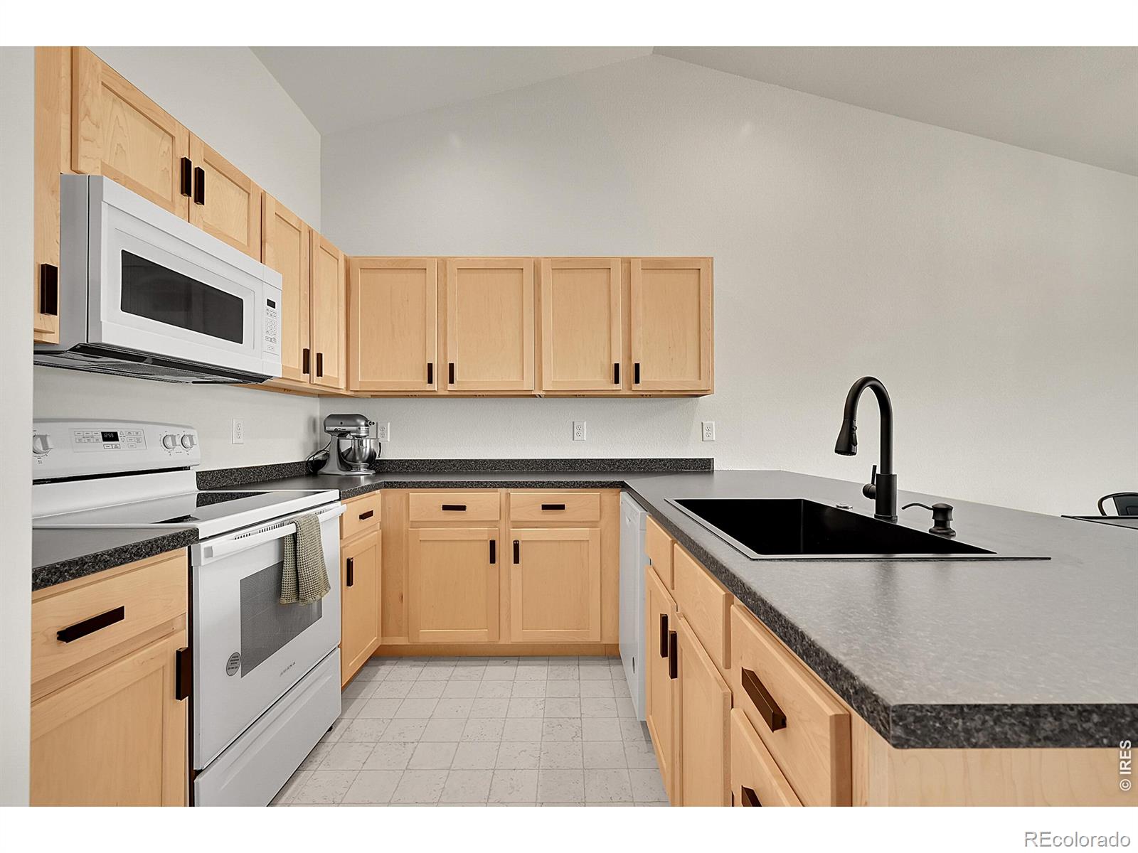 MLS Image #9 for 432  halcyon way,windsor, Colorado