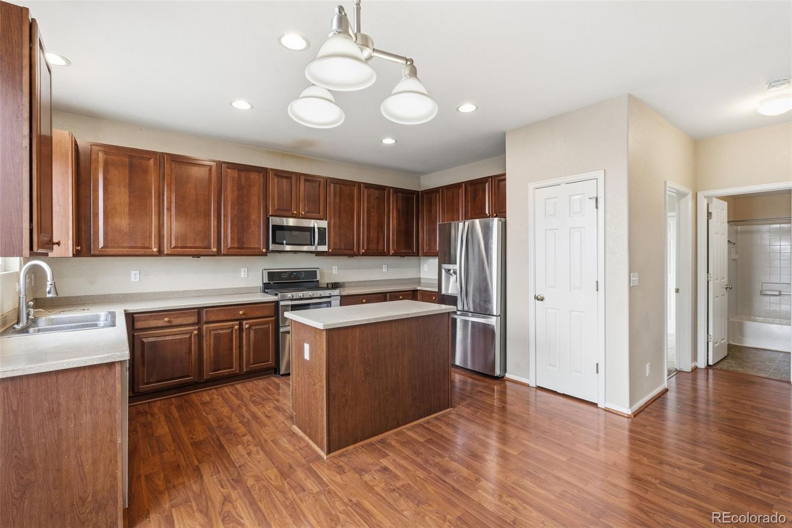 MLS Image #10 for 16020 e 55th avenue,denver, Colorado