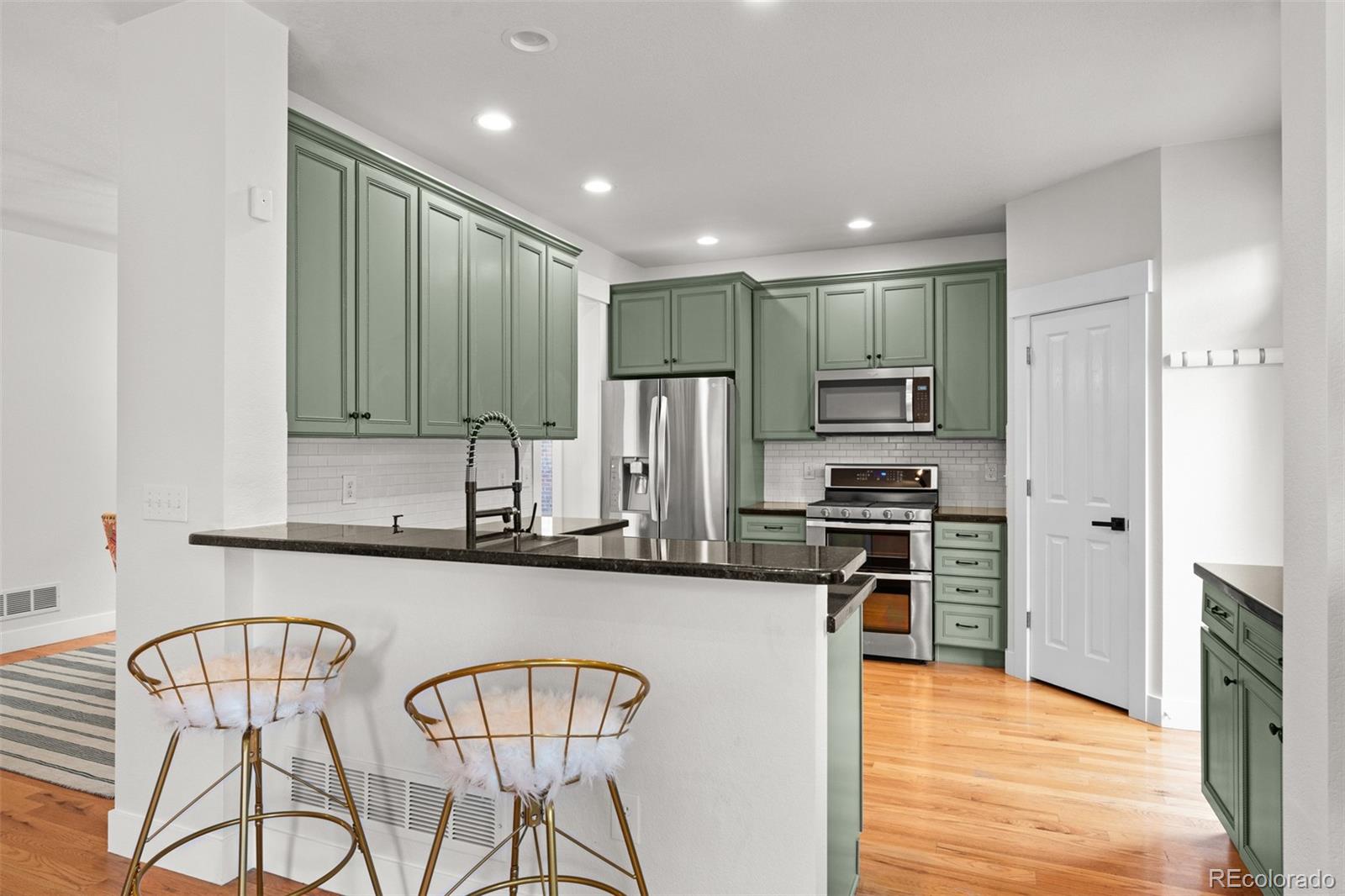 MLS Image #17 for 10137 e 31st avenue,denver, Colorado